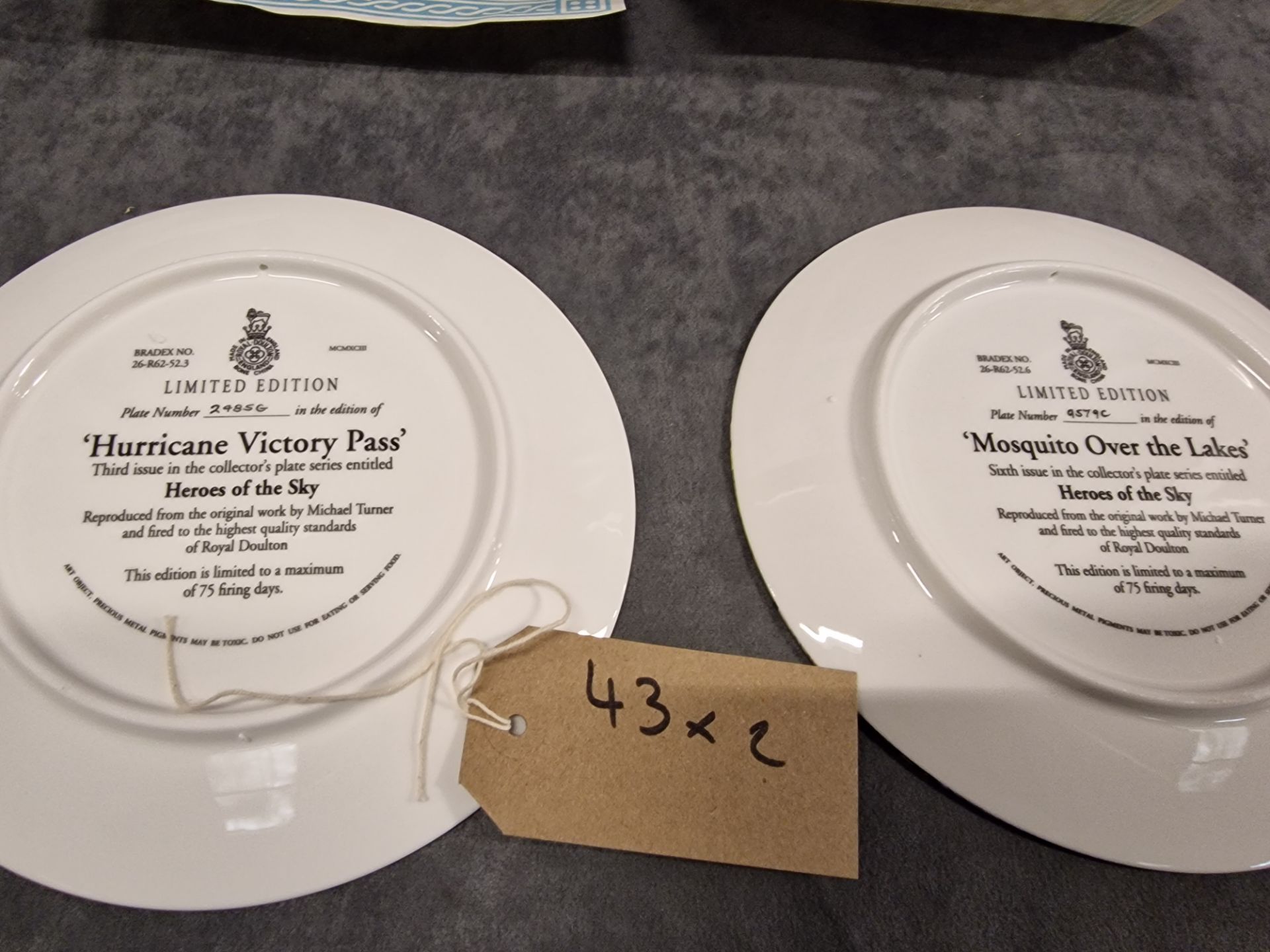 2x Royal Douton Limited Edition 'Heroes Of The Sky' 8" Plates Comprising Of Mosquito Over The - Bild 6 aus 11