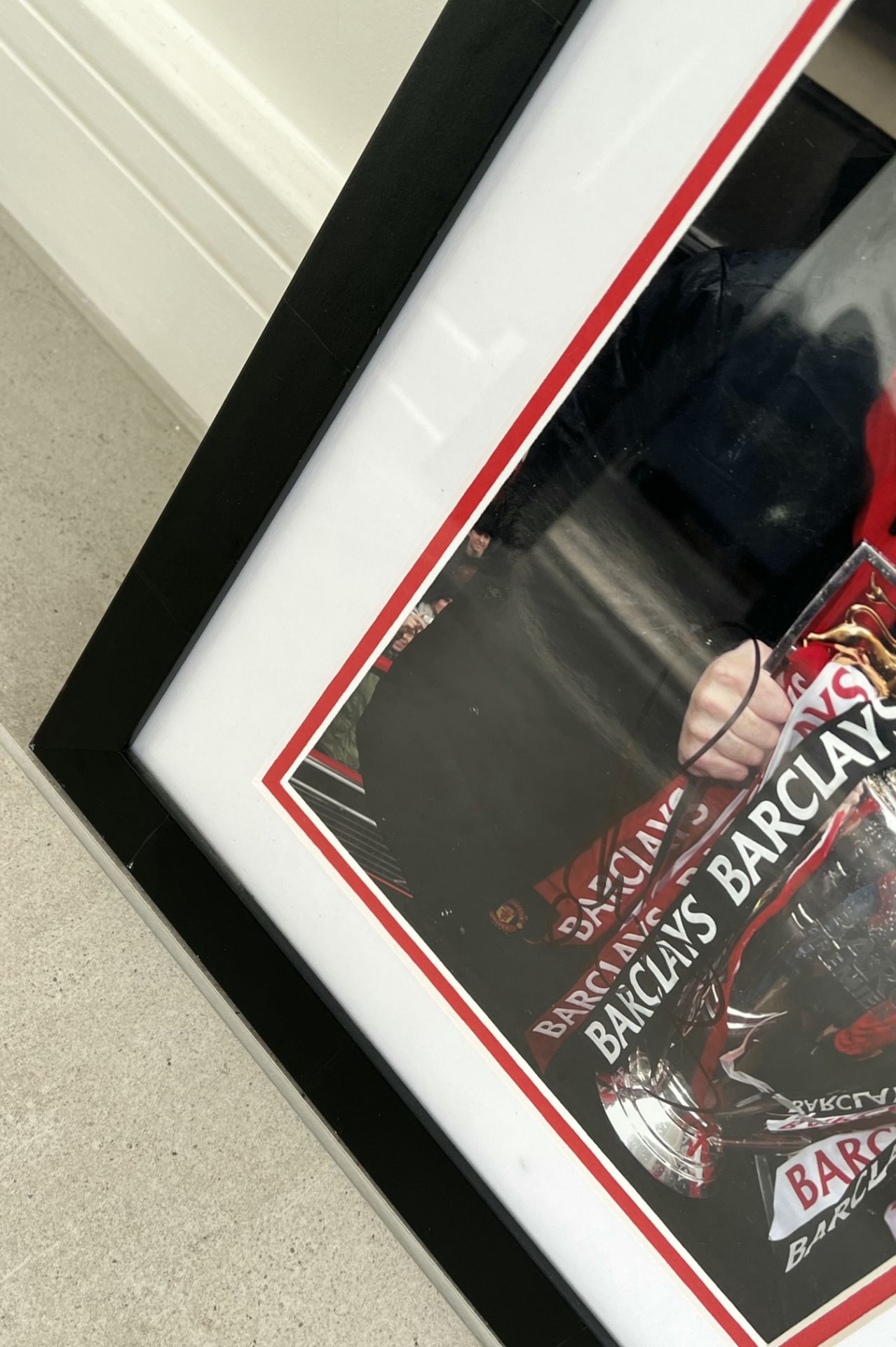 Hand signed Paul Scholes presentation featuring him with the Premier League winners trophy for - Image 2 of 6