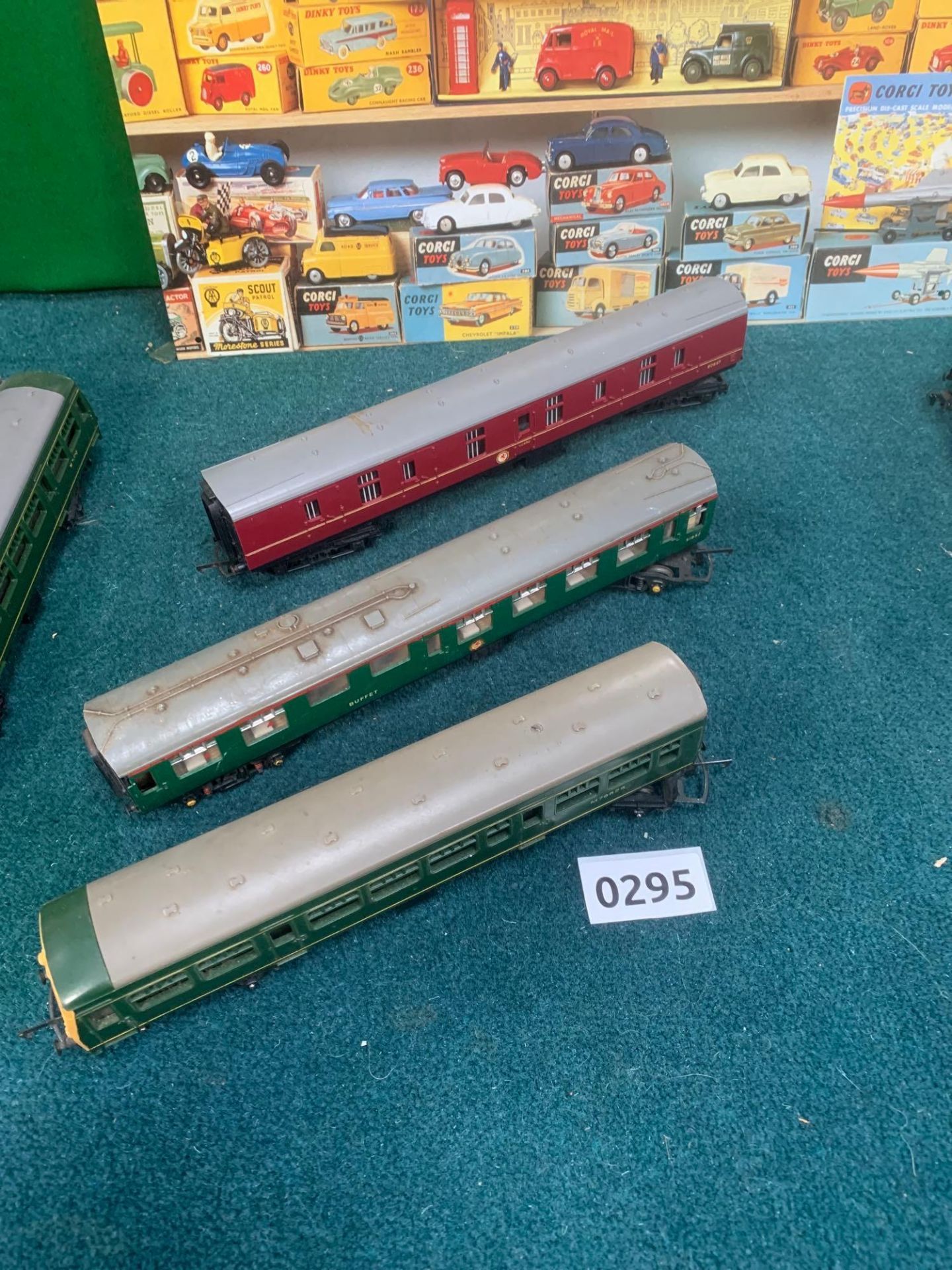 Lima 4506AF LMS Passenger Train Set Complete With Various Loose Train Carriages As Pictured - Image 5 of 9