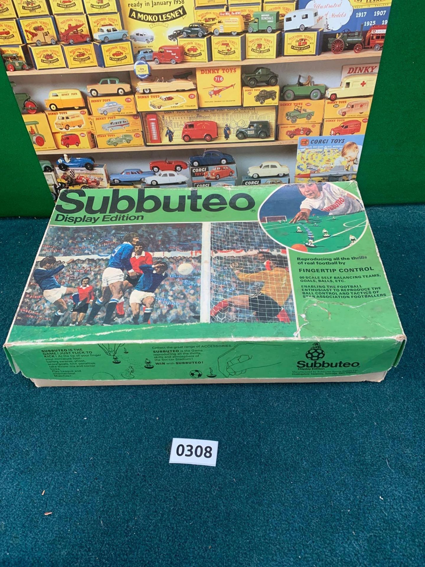 Subbuteo 1970's Continental Display Edition. With Goals, Balls, Rules &Amp; 2 Teams. Blue And Red - Bild 2 aus 4