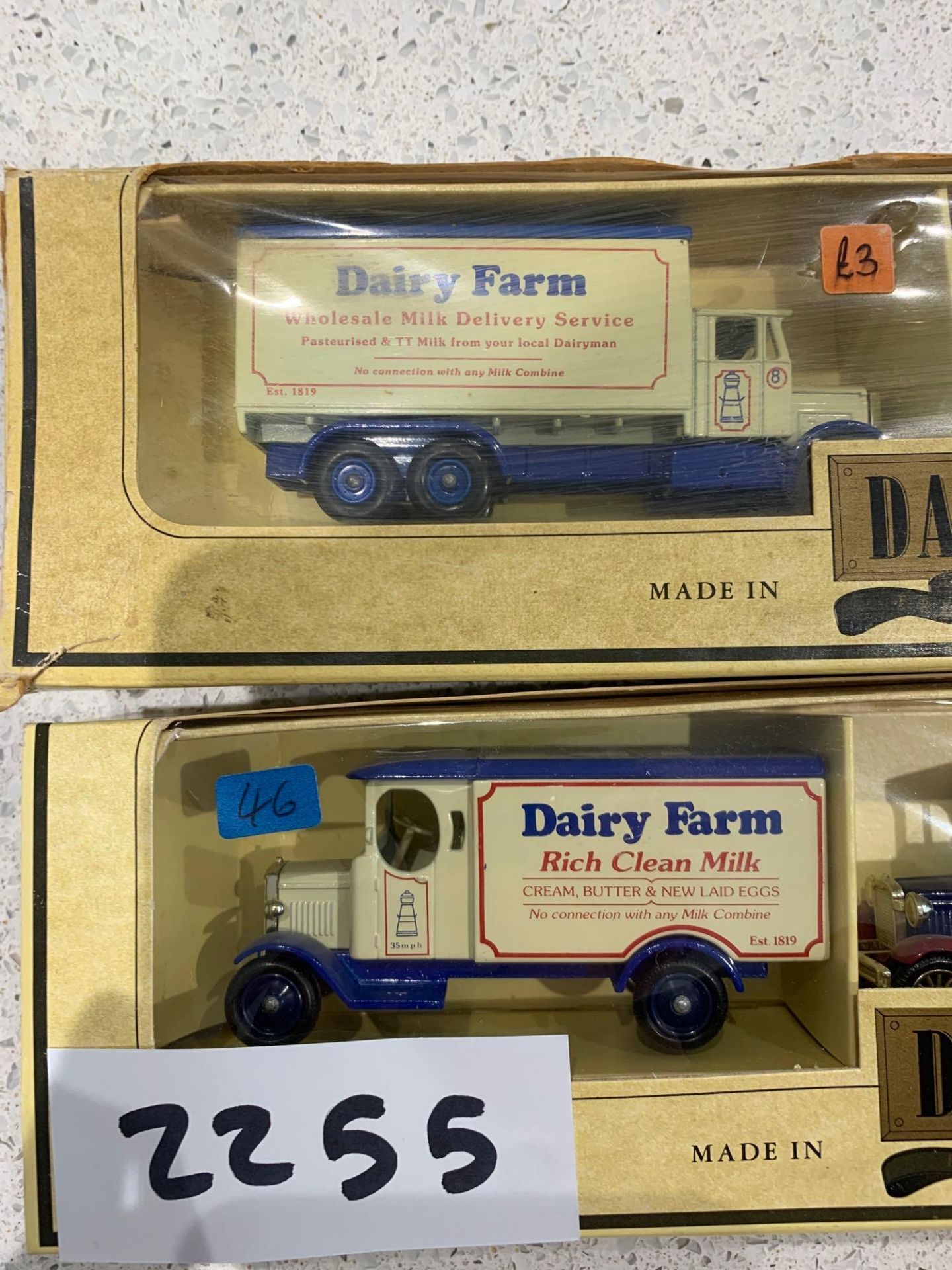 2 x Lledo 3 car sets 2 x Lledo 3 car sets Both Are Dairy Farm Promtional sets - Image 2 of 5