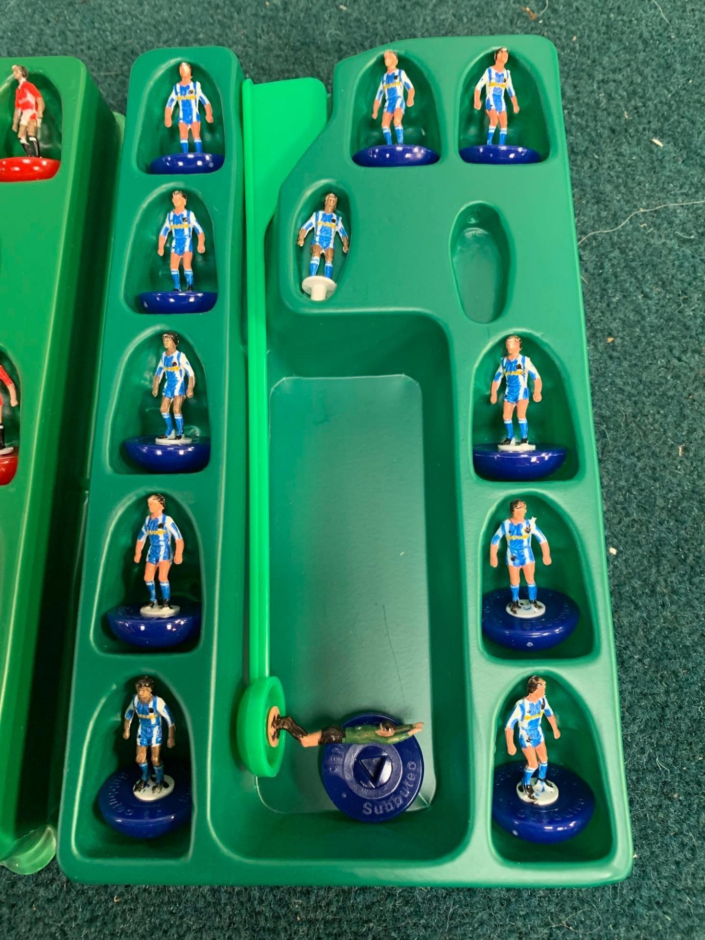 Subbuteo Manchester United Team Sets Home Kit And Third Kit Model Number 63792 &Amp; 63149 - Bild 8 aus 8