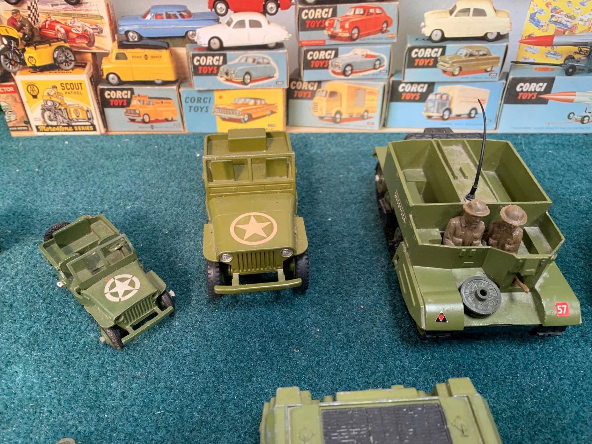 A Selection Of Dinky Military Vehicles Includes 2 X Jeeps 3 X Anti-Tank Guns And 2 X Military - Image 8 of 9