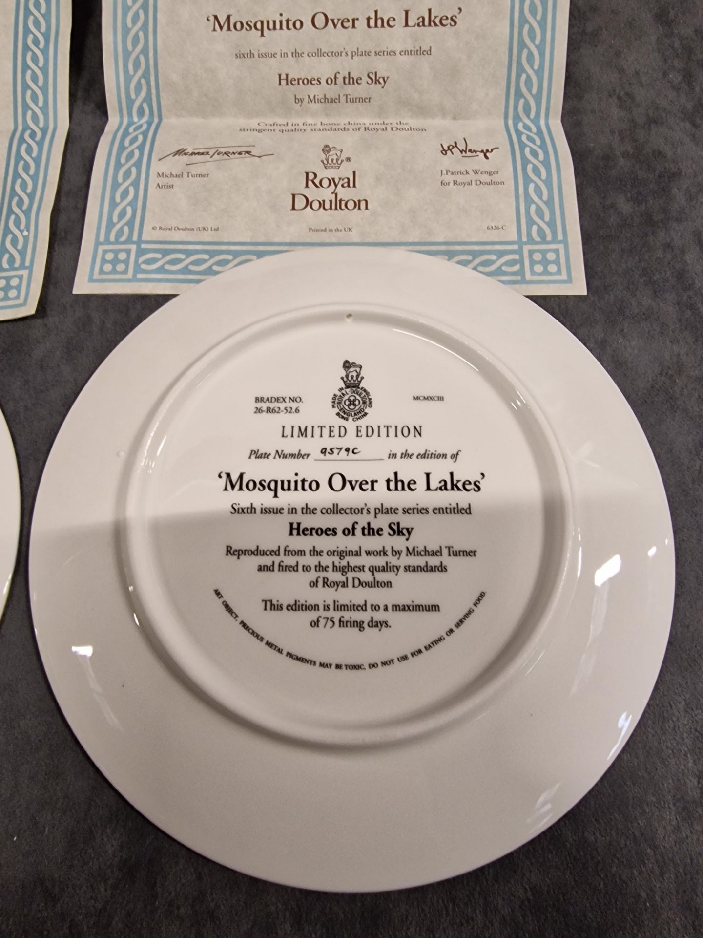 2x Royal Douton Limited Edition 'Heroes Of The Sky' 8" Plates Comprising Of Mosquito Over The - Bild 11 aus 11