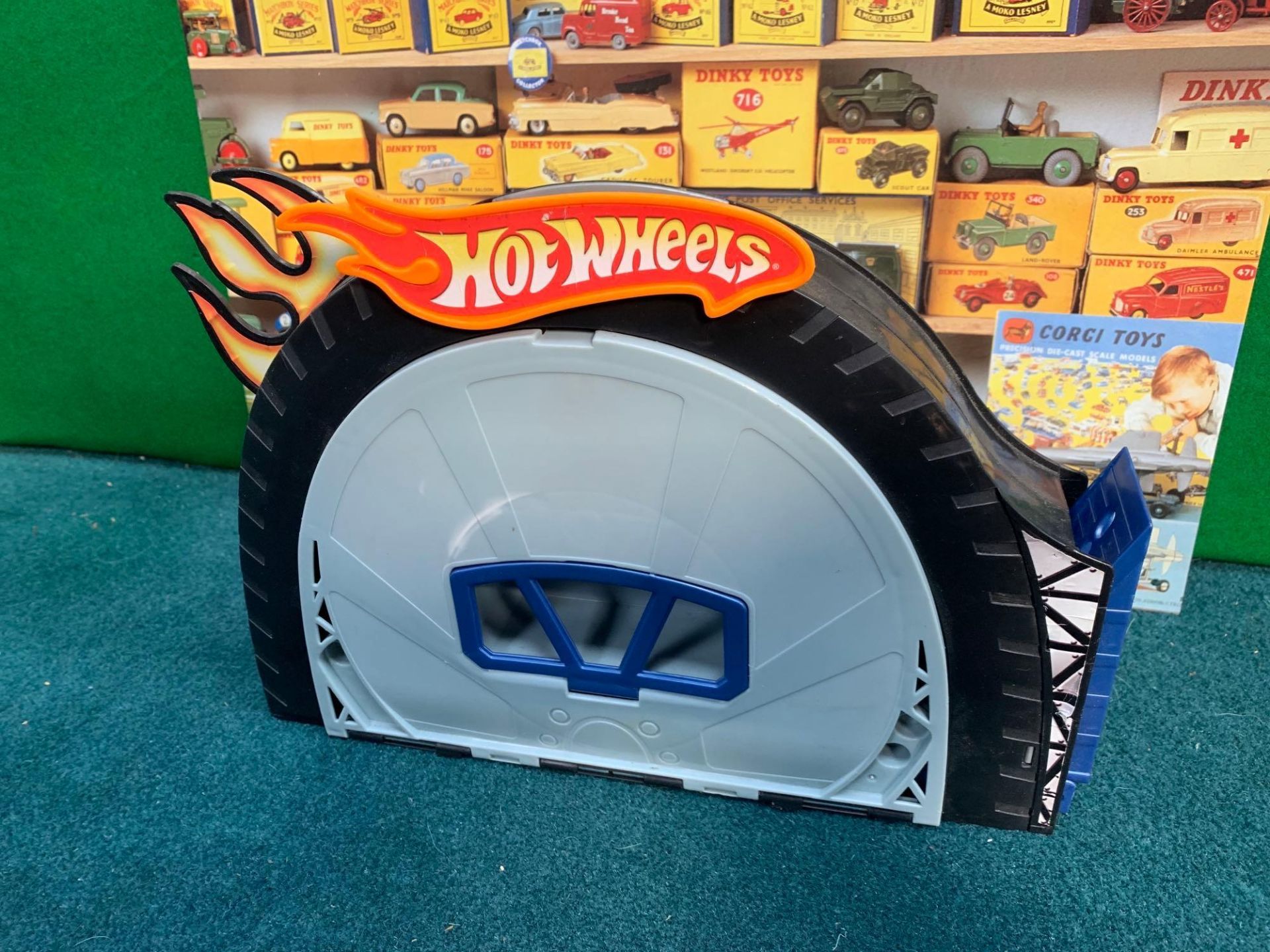 Hot Wheels Sticker Album With 2 X Carry Playset Cases - Image 9 of 9
