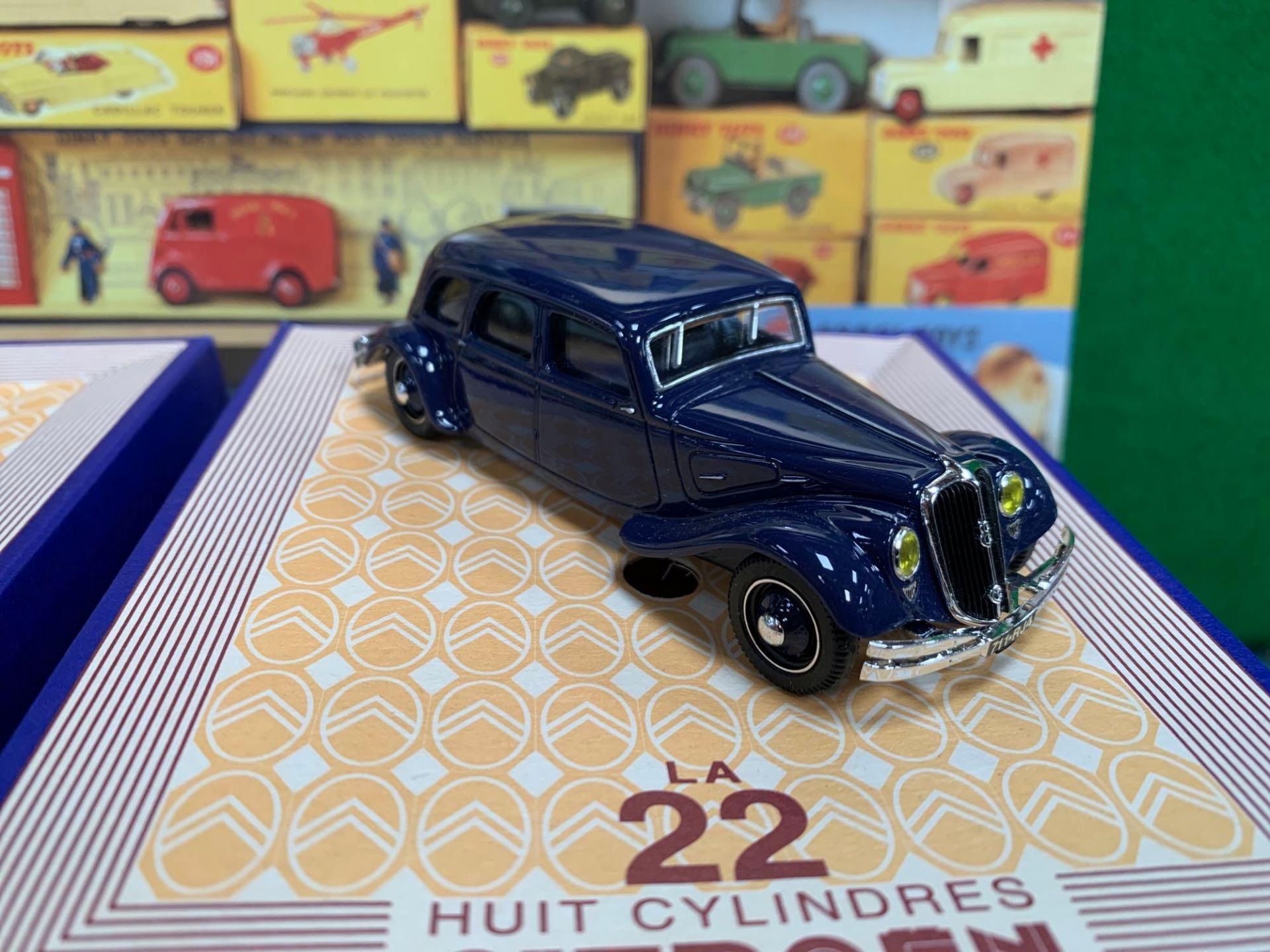 2 X Norev Diecasts. Citroen - Traction Avant 22CV Familiare 1934 Limousine In Navy Blue And - Bild 4 aus 9