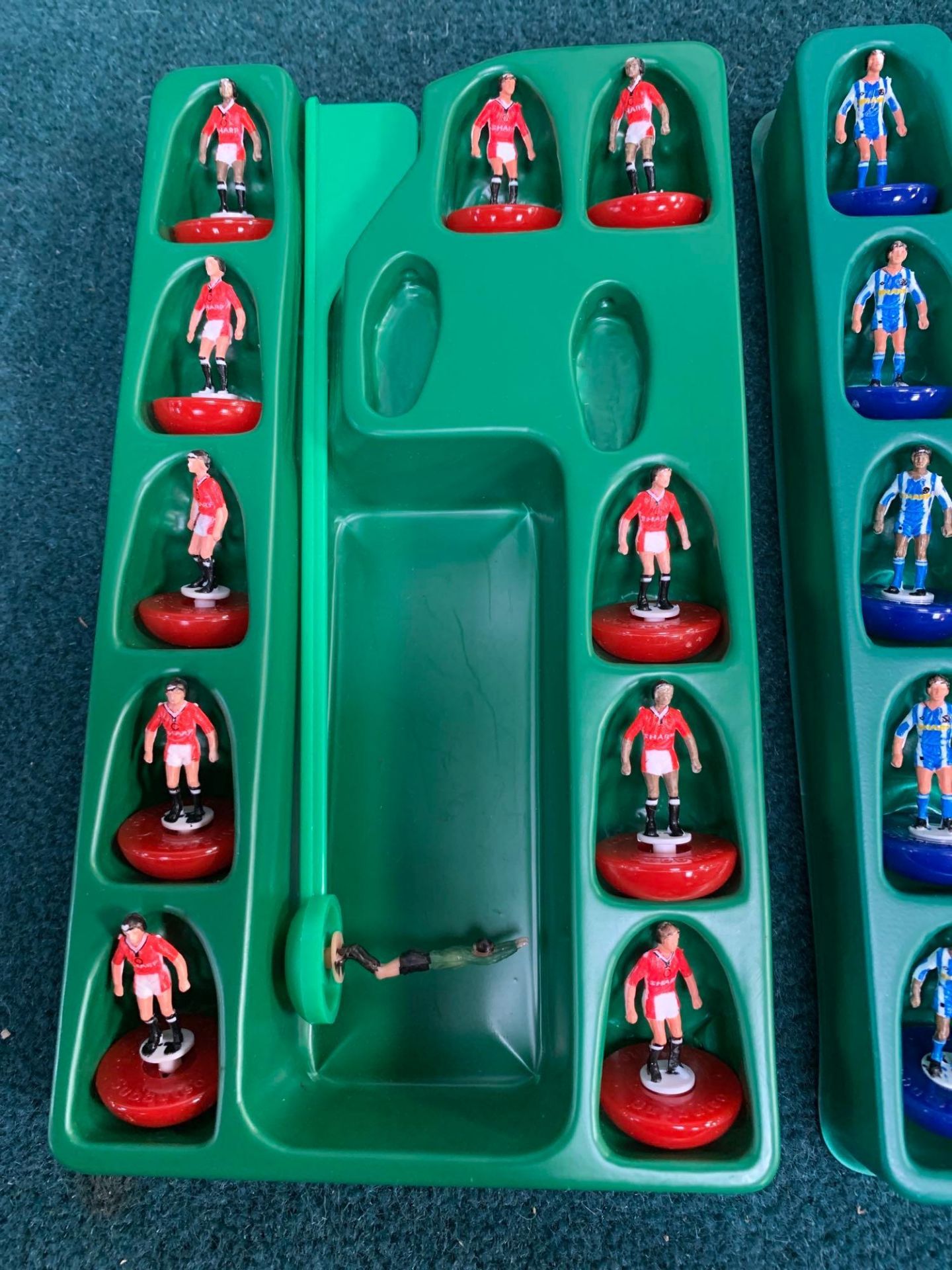 Subbuteo Manchester United Team Sets Home Kit And Third Kit Model Number 63792 &Amp; 63149 - Bild 6 aus 8