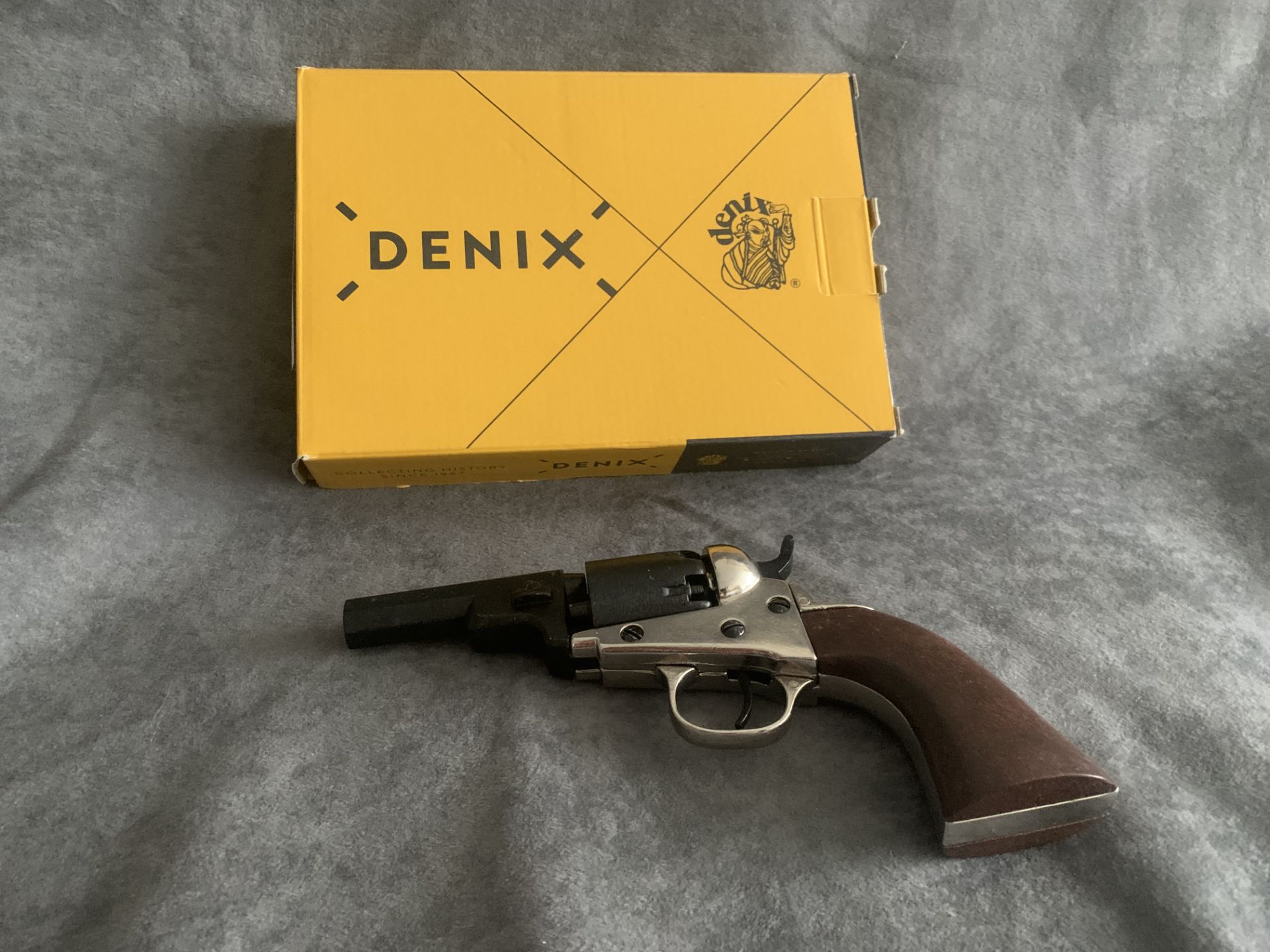 Denix Replicas 1259/NQ Wells Fargo Revolver Designed By S Colt USA 1849 Non-Firing Replica These