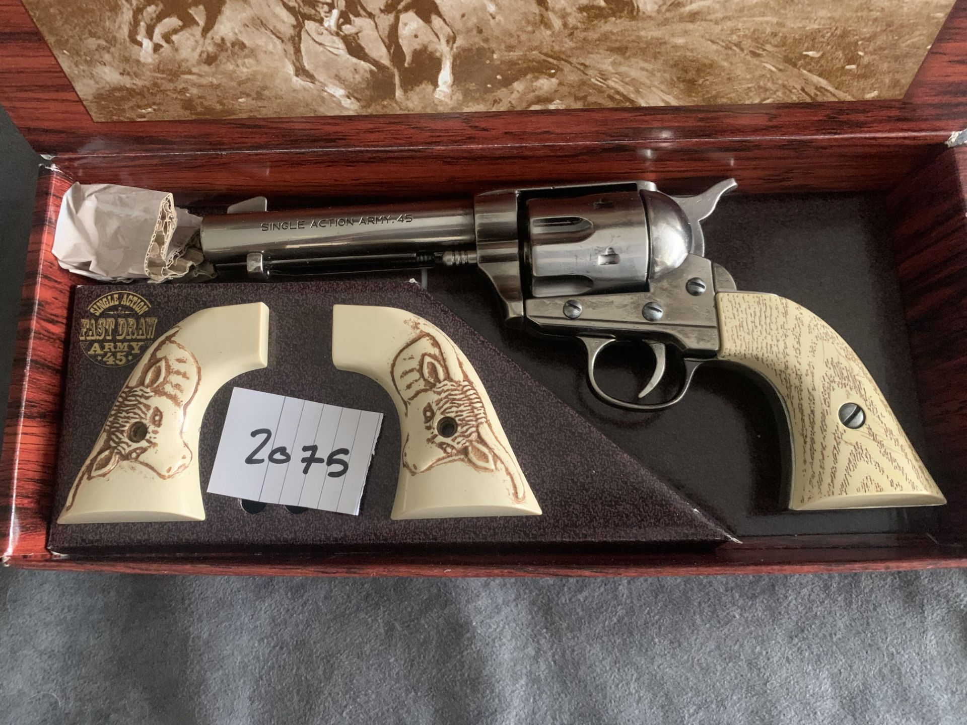 Western Frontier Replica In Steel Finish & Imitation Ivory Grips The Western Frontier Comes Complete - Bild 2 aus 4