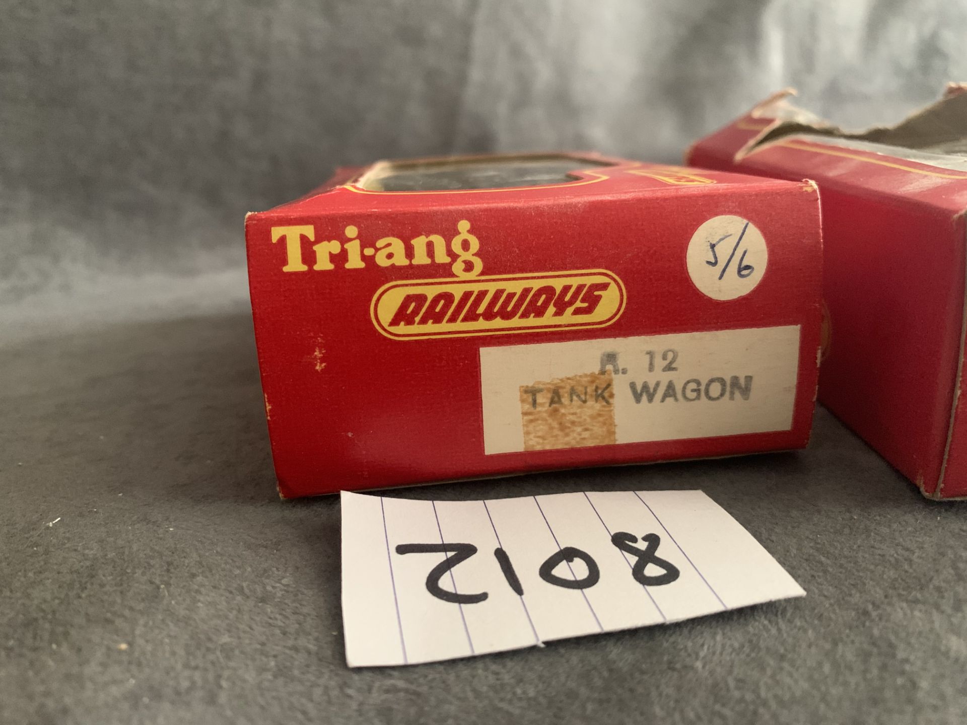 Set Of 4 X Tri-Ang 00 Gauge Wagons Comprising Tri-Ang R561 Flat Wagon Tank Wagon BP (R12), Cable - Bild 8 aus 9