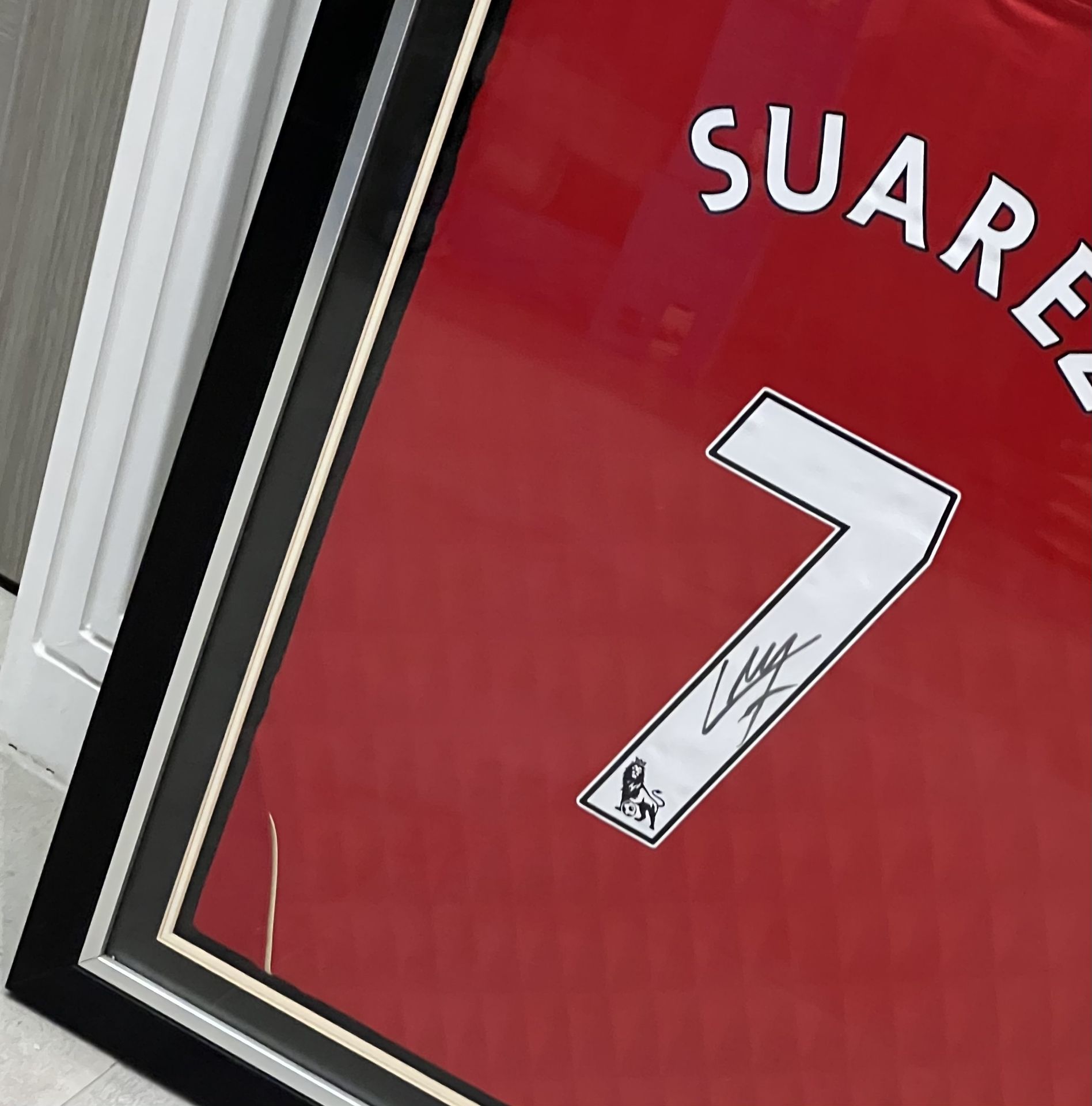 Authentic Luis SuÃ¡rez hand signed Liverypool 7 shirt. The shirt is displayed in a professional - Image 3 of 6