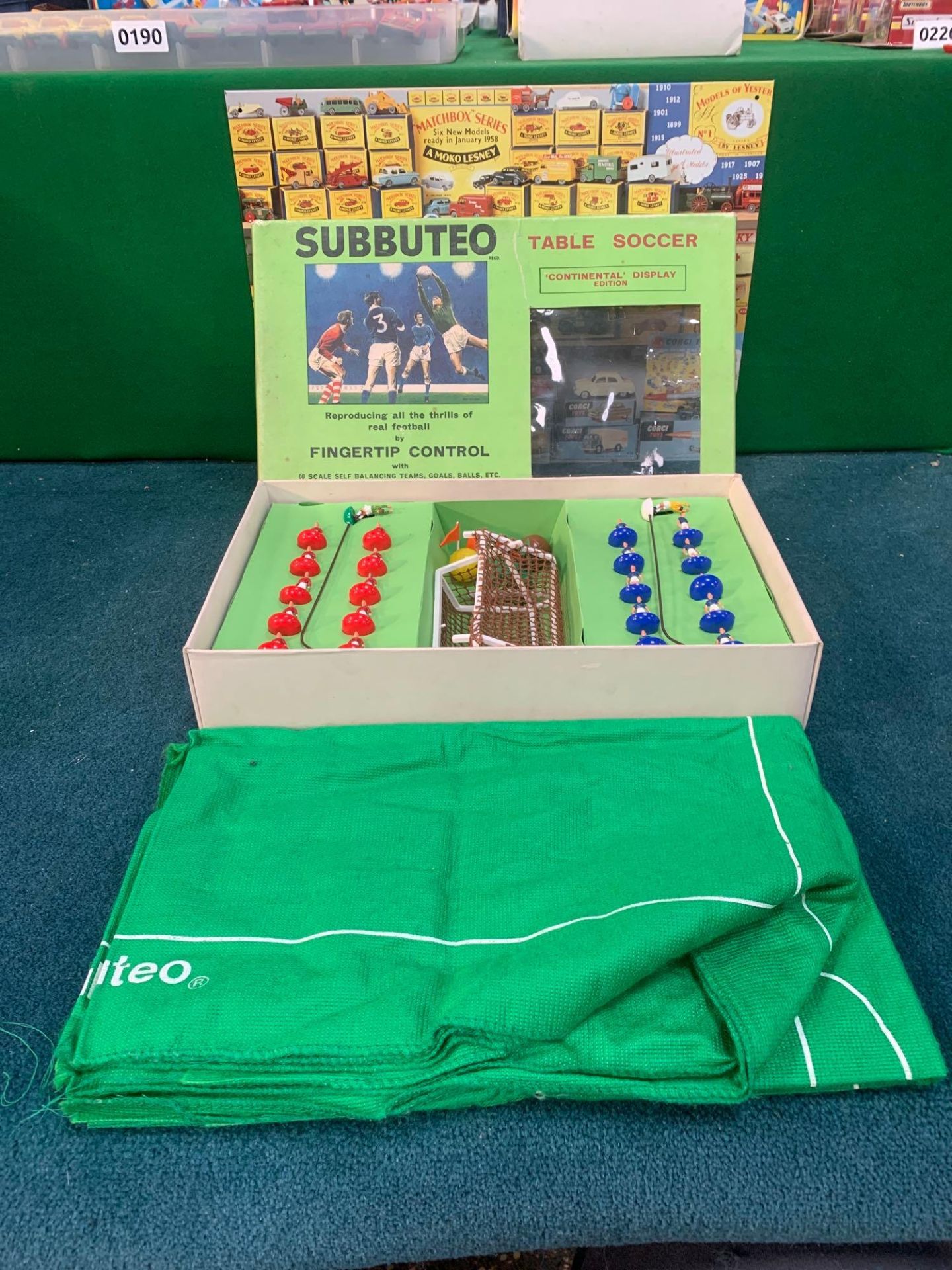 Subbuteo 1970's Continental Display Edition. With Goals, Balls, Rules &Amp; 2 Teams. Blue And Red - Bild 8 aus 8