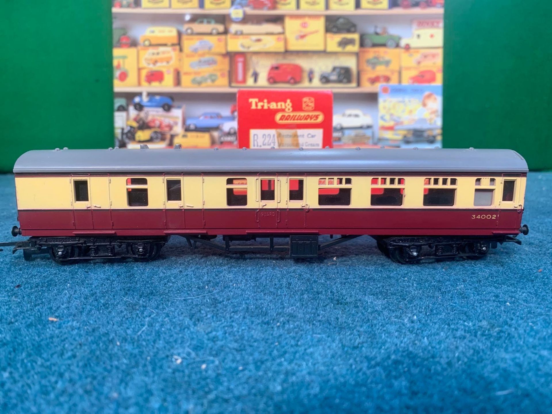 7 X Tri-Ang 00/H0 Gauge Railways Built In Britain By Rovex Scale Models Limited. R.120 B.R. - Image 6 of 11
