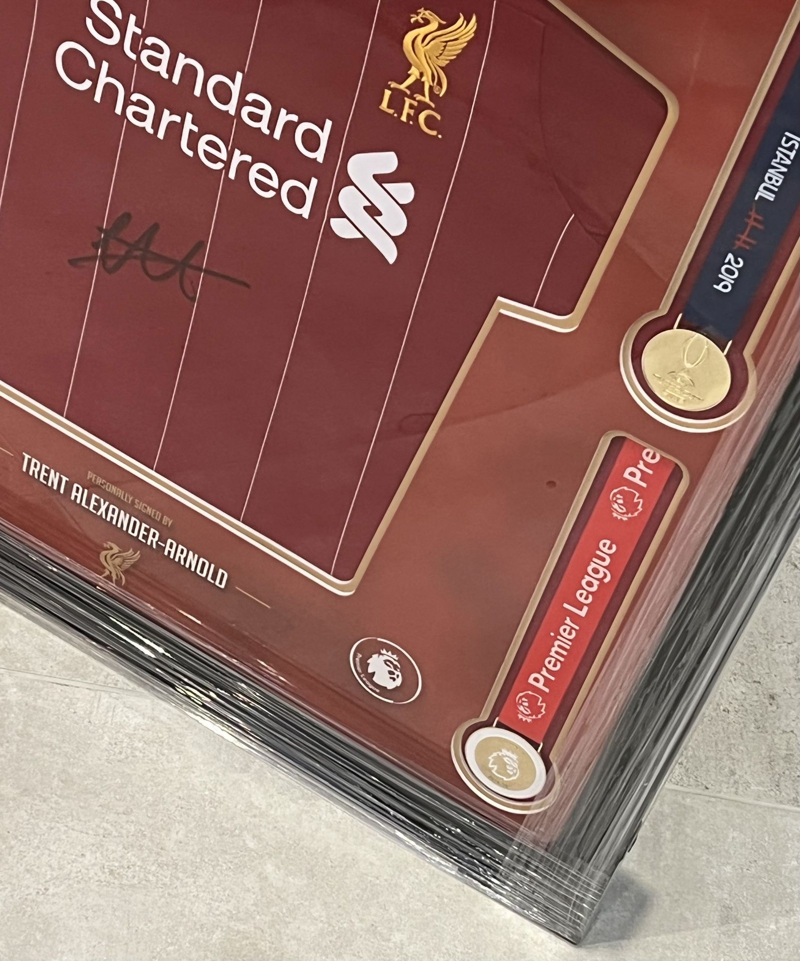 Trent Alexander-Arnold hand Signed Liverpool Champions framed football shirt with inset winners - Bild 3 aus 6