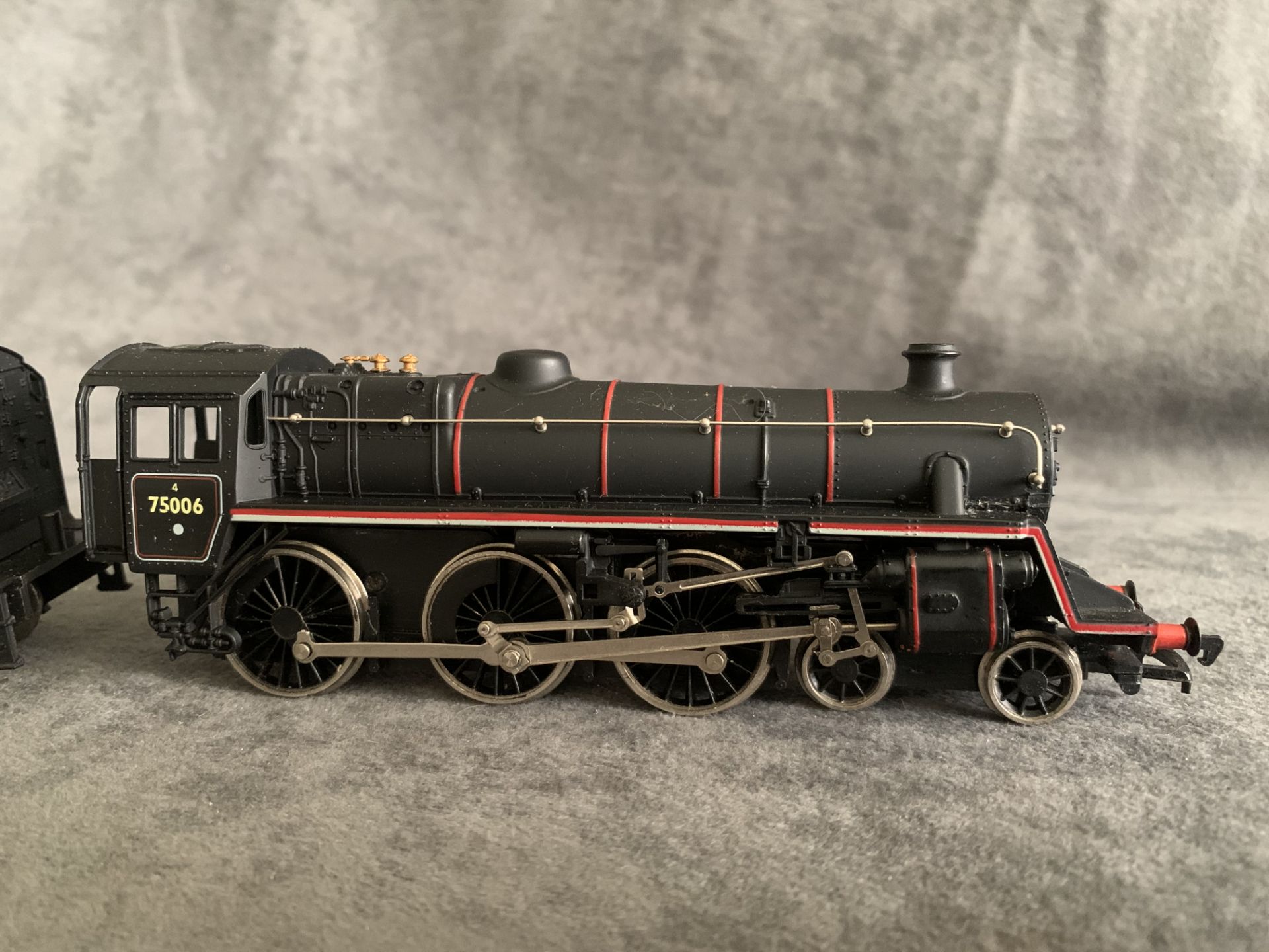 Mainline 37052 Class 4MT 4-6-0 75006 In BR Black With Early Emblem OO Gauge (1:76 Scale) - Bild 2 aus 5