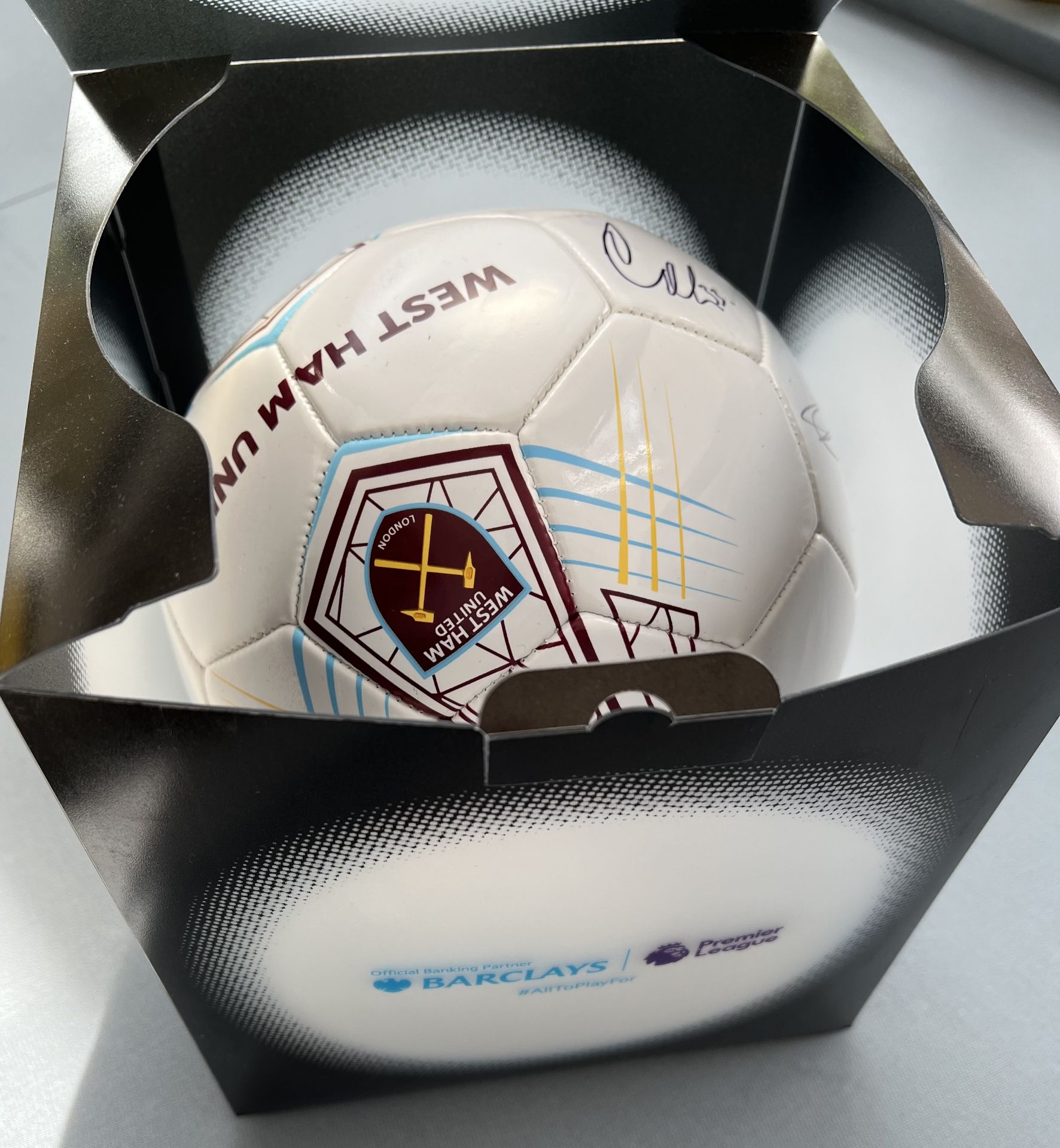 Authentic West Ham United 2020-2021 squad hand signed official football with certification of - Bild 5 aus 6