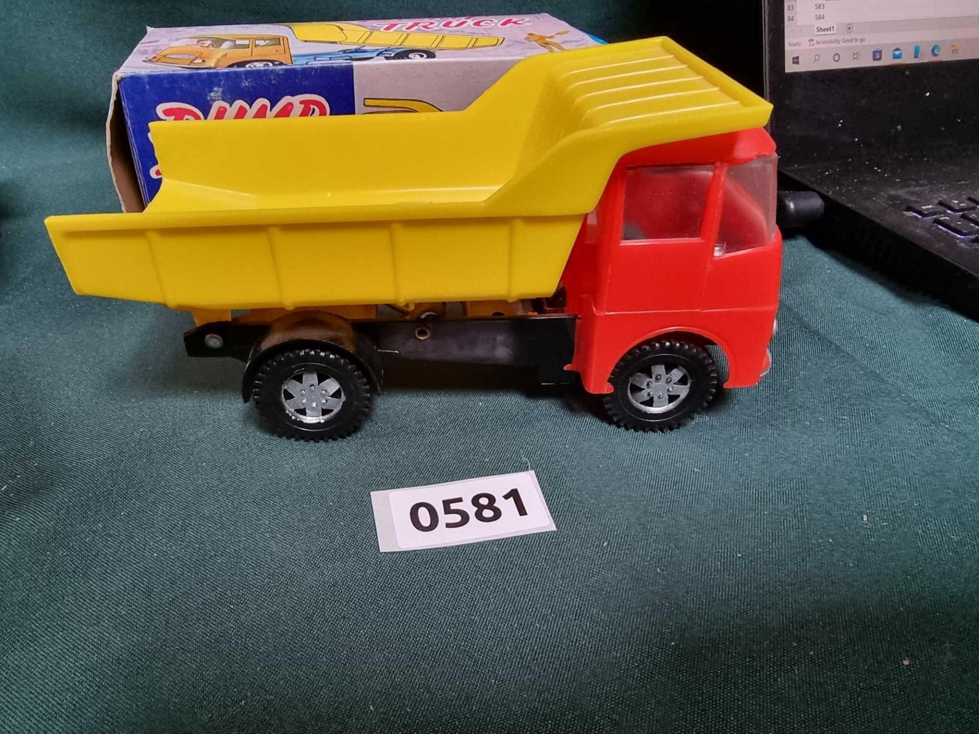4 X Vintage Toys Comprising Of Marx Battery Operate Baby Dump Truck Orange Ã‚â‚¬Å’ Tyre And Wheel - Bild 5 aus 5