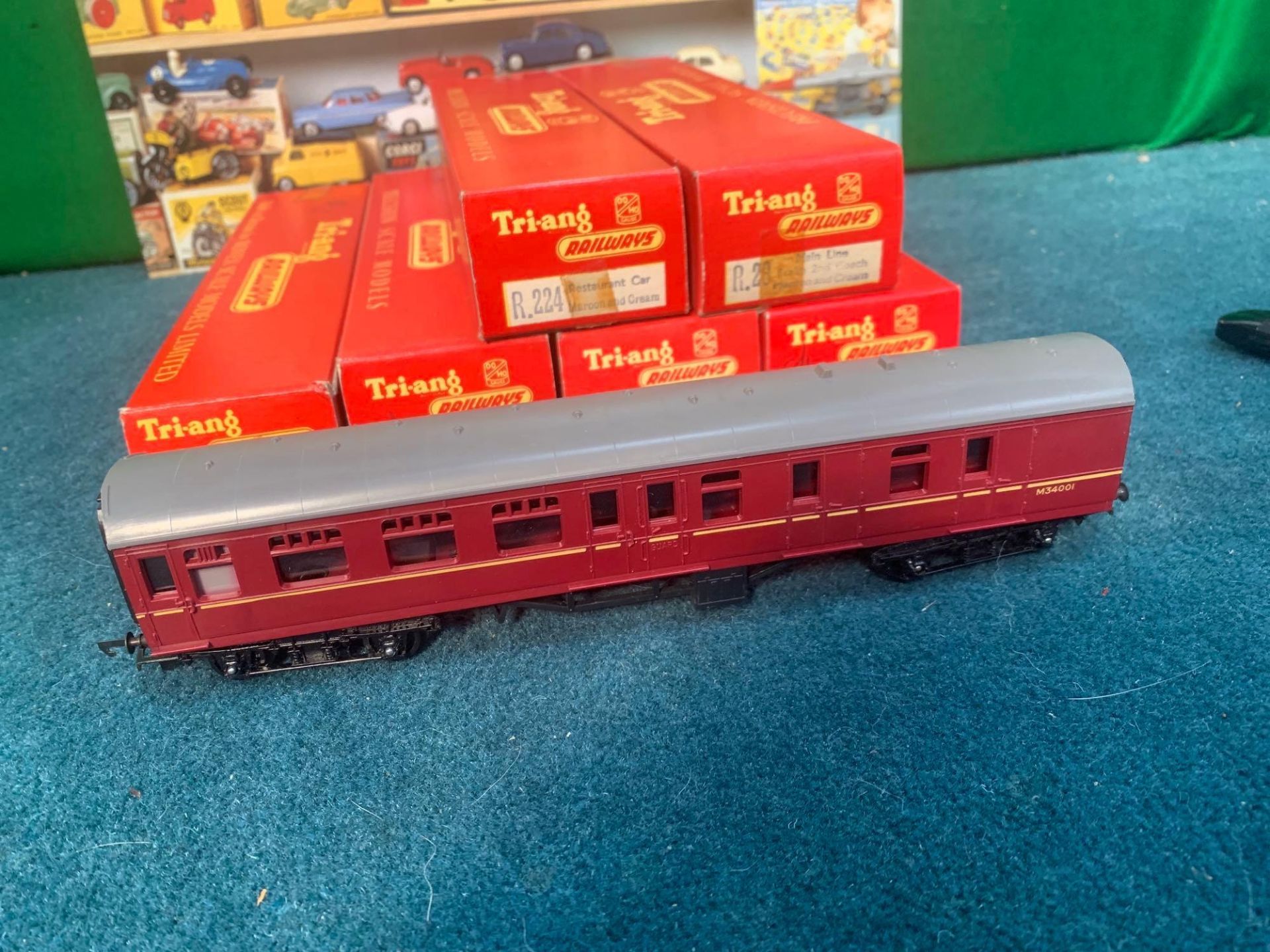 7 X Tri-Ang 00/H0 Gauge Railways Built In Britain By Rovex Scale Models Limited. R.120 B.R. - Image 3 of 11