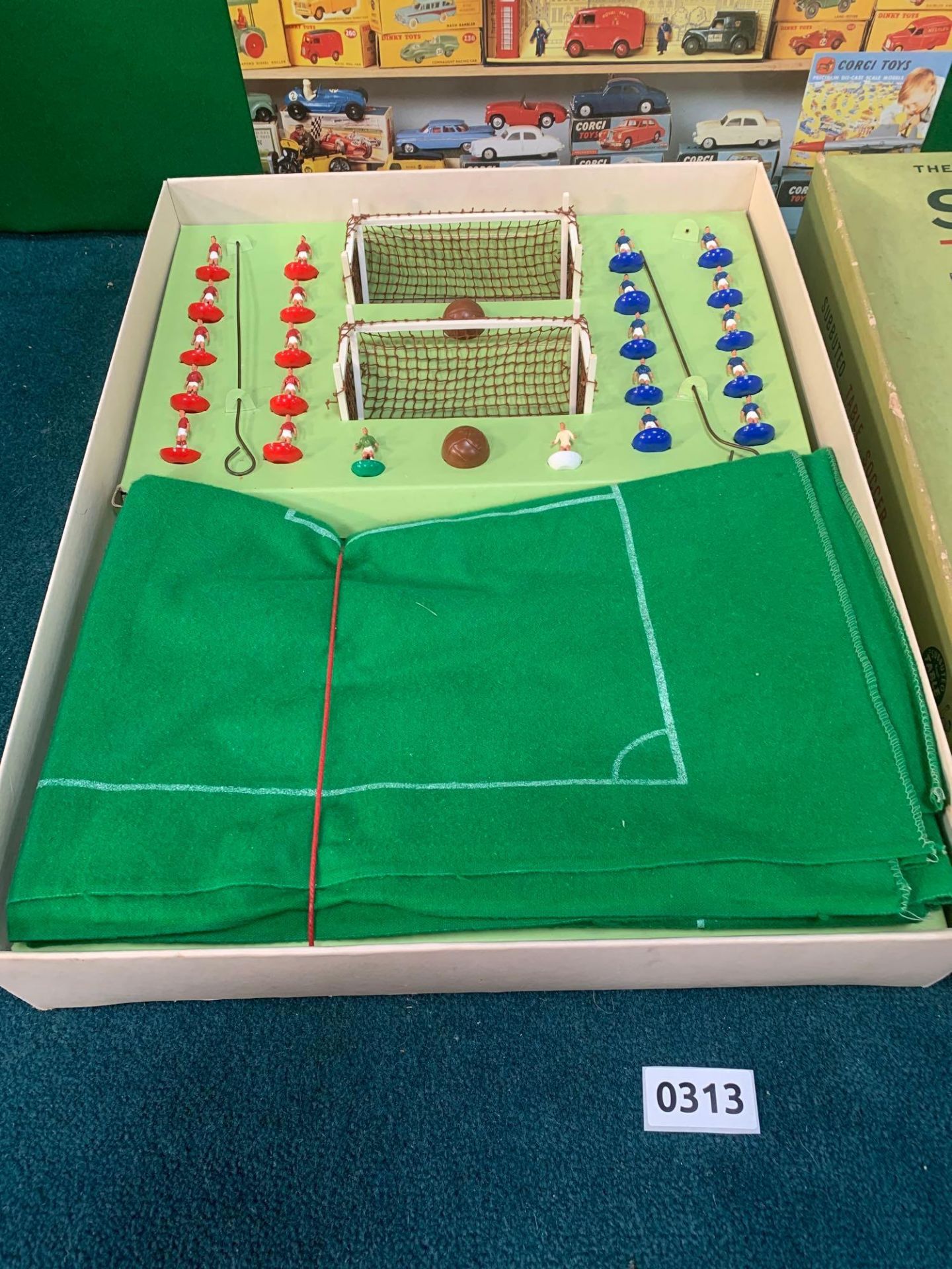 Subbuteo 1970's Continental Display Edition. With Goals, Balls, Rules &Amp; 2 Teams. Blue And Red - Image 4 of 6