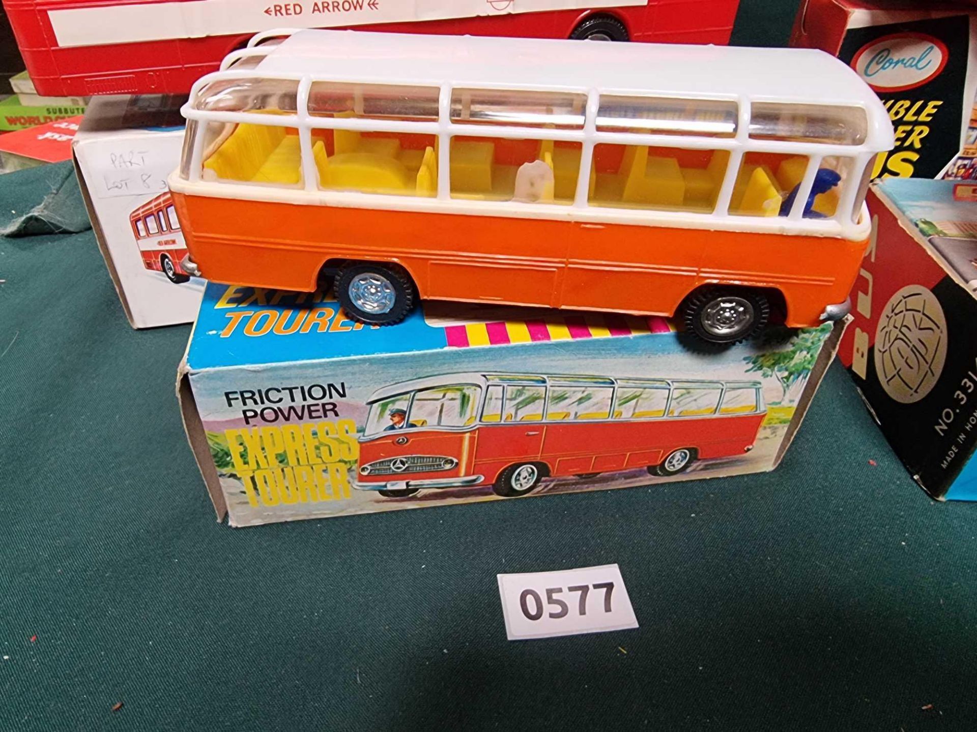 4 Vintage Plastic Bus Toys Comprising Of NFIC Plastic Model No.3107 "Red Arrow" Single Decker, Coral - Bild 2 aus 5