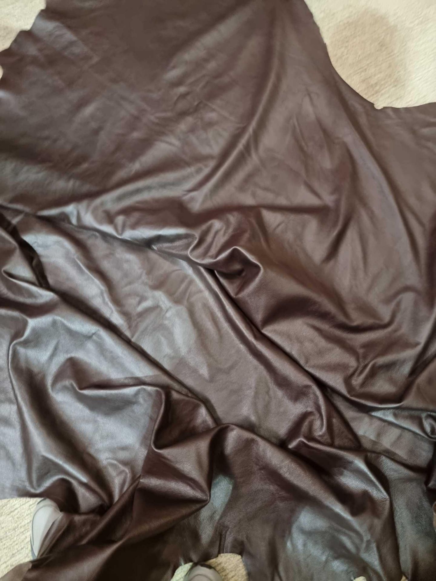 Mastrotto Hudson Chocolate Leather Hide approximately 3 8M2 2 x 1 9cm ( Hide No,168) - Image 2 of 2