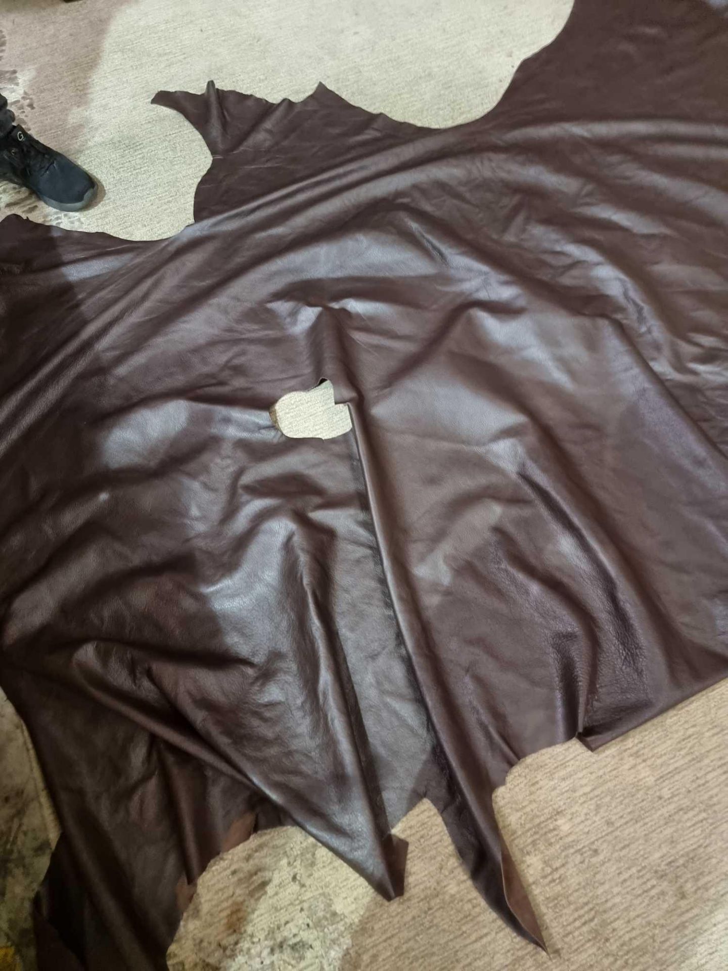 Mastrotto Hudson Chocolate Leather Hide approximately 3 25M2 2 5 x 1 3cm ( Hide No,113) - Bild 2 aus 2