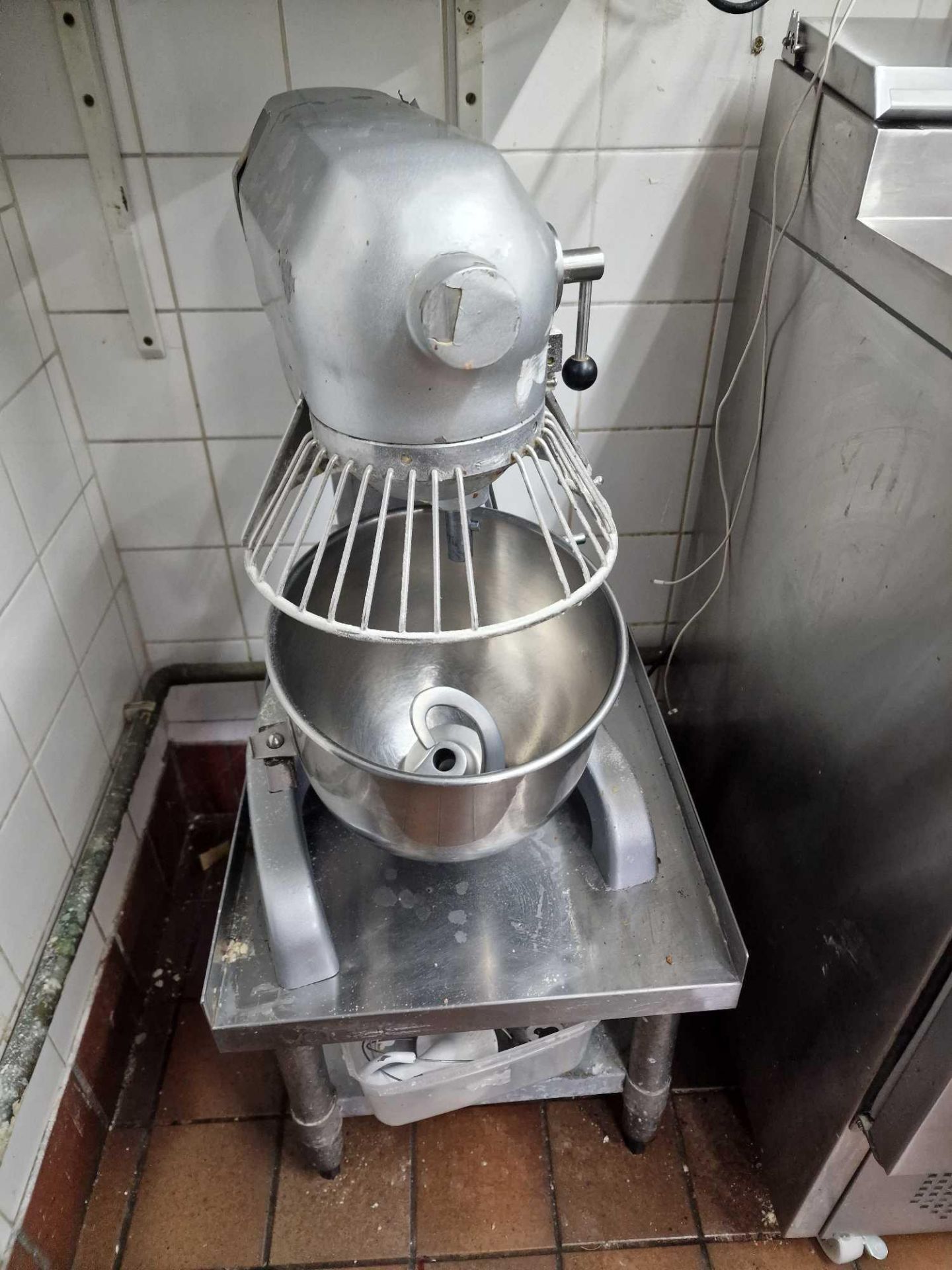 Buffalo GL190 9 Ltr Planetary Mixer Three Speed Settings Lever Operated Bowl Lift Safety Stop - Bild 2 aus 3