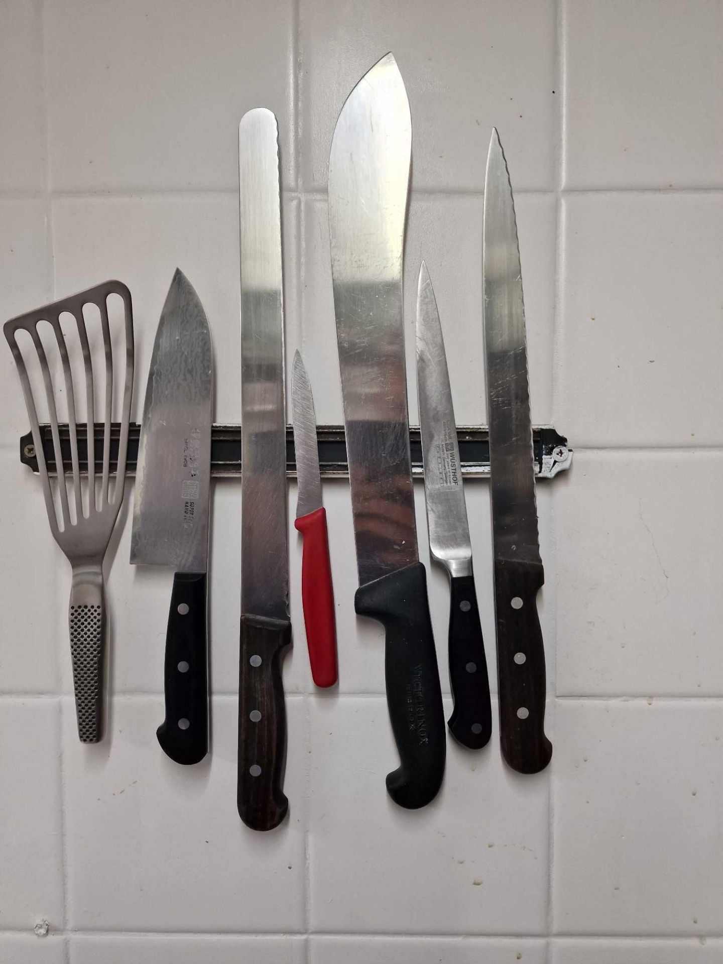 3 x Wall Mount Magnetic Knife Holders(knives not included) - Image 2 of 3