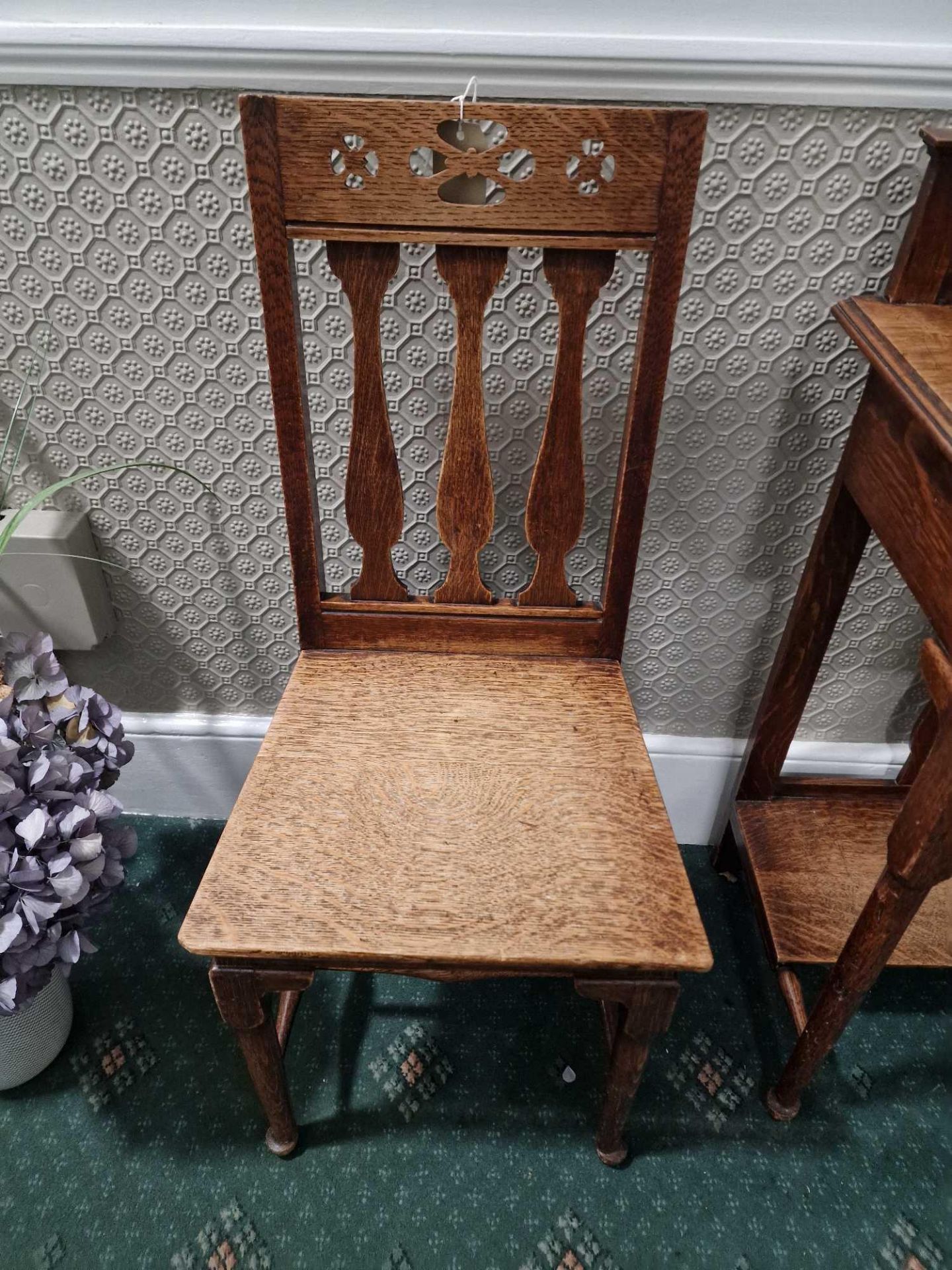 Victorian Oak Hall Chair The Vasiform Back Nicely Carved Sitting On Pad Feet 36 X 42 X 97cm