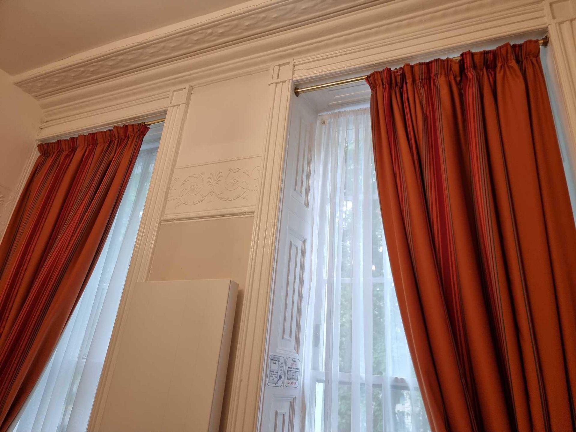 A Pair Of Red Lined Stripped Drape Curtains On Brass Pole Spans 220 X 320cm (Room 17) - Bild 4 aus 4