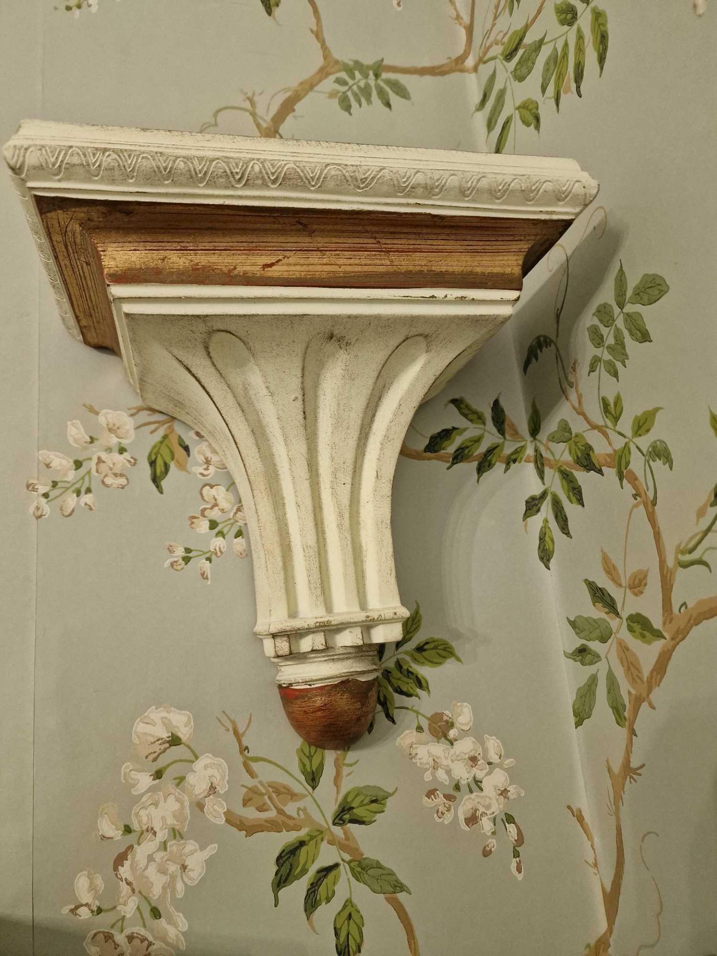 A Set Of 2 X Victorian Corbel White Wood Decorative Shelves 23 X 26cm - Bild 3 aus 3