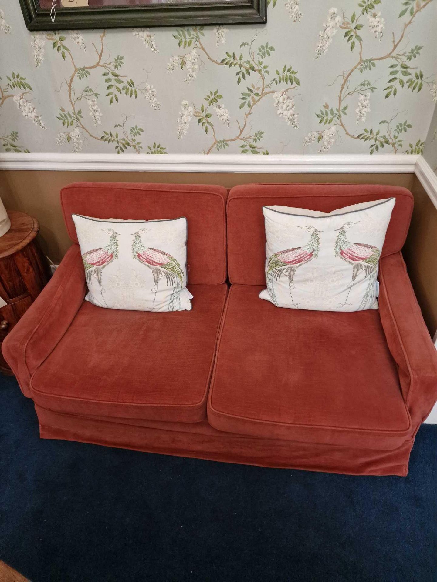 A Set Of 2 X Two Seater Victorian Low Sofas The Classical Square Low Proportion Sofas And Fitted - Bild 2 aus 3