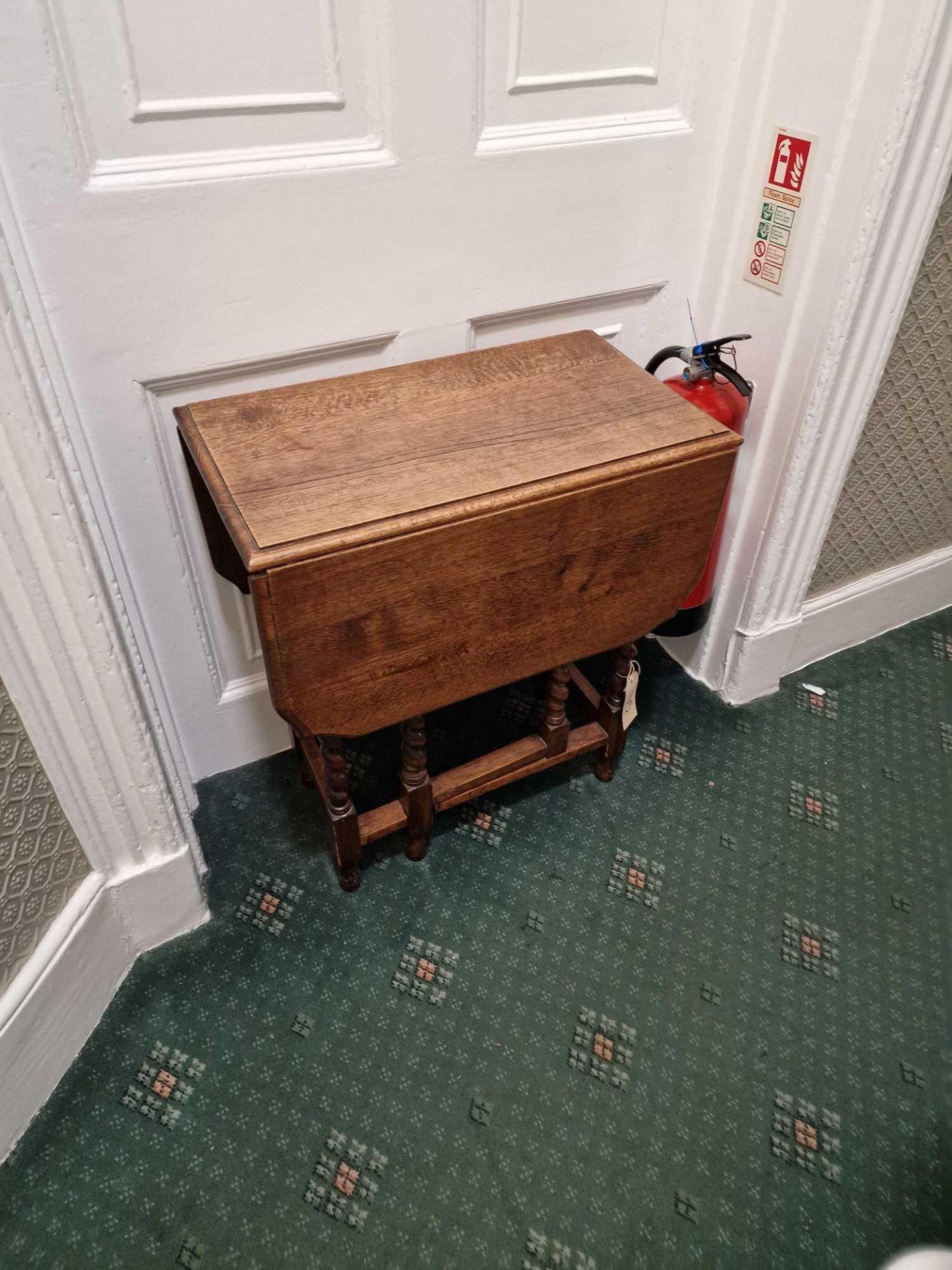 Oak Gate Leg Table Boasting A Marvellous Top With Two Drop Leaves, Bobbin And Reel Turned Column And