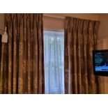 A Pair Of Lined Drapes Green And Gold Pattern On Curtain Track Span 140 X 210cm (Room 33)