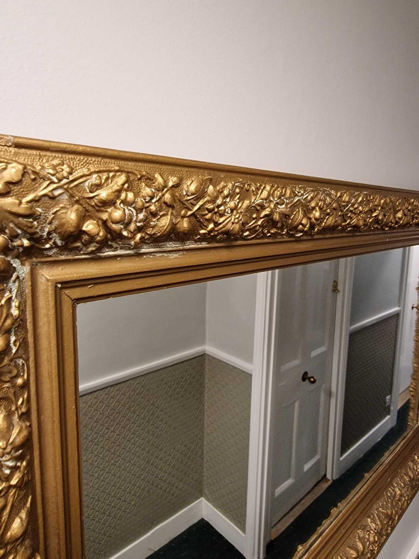 A Rectangular Gilt Wood Landscape Mirror The Frame Carved In Oak Leaves And Berries 88 X 54cm - Bild 3 aus 4