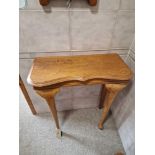 Victorian Side Table The Figured Gallery Mounted On Queen Anne Style Pad Feet 66 X 29 X 72cm