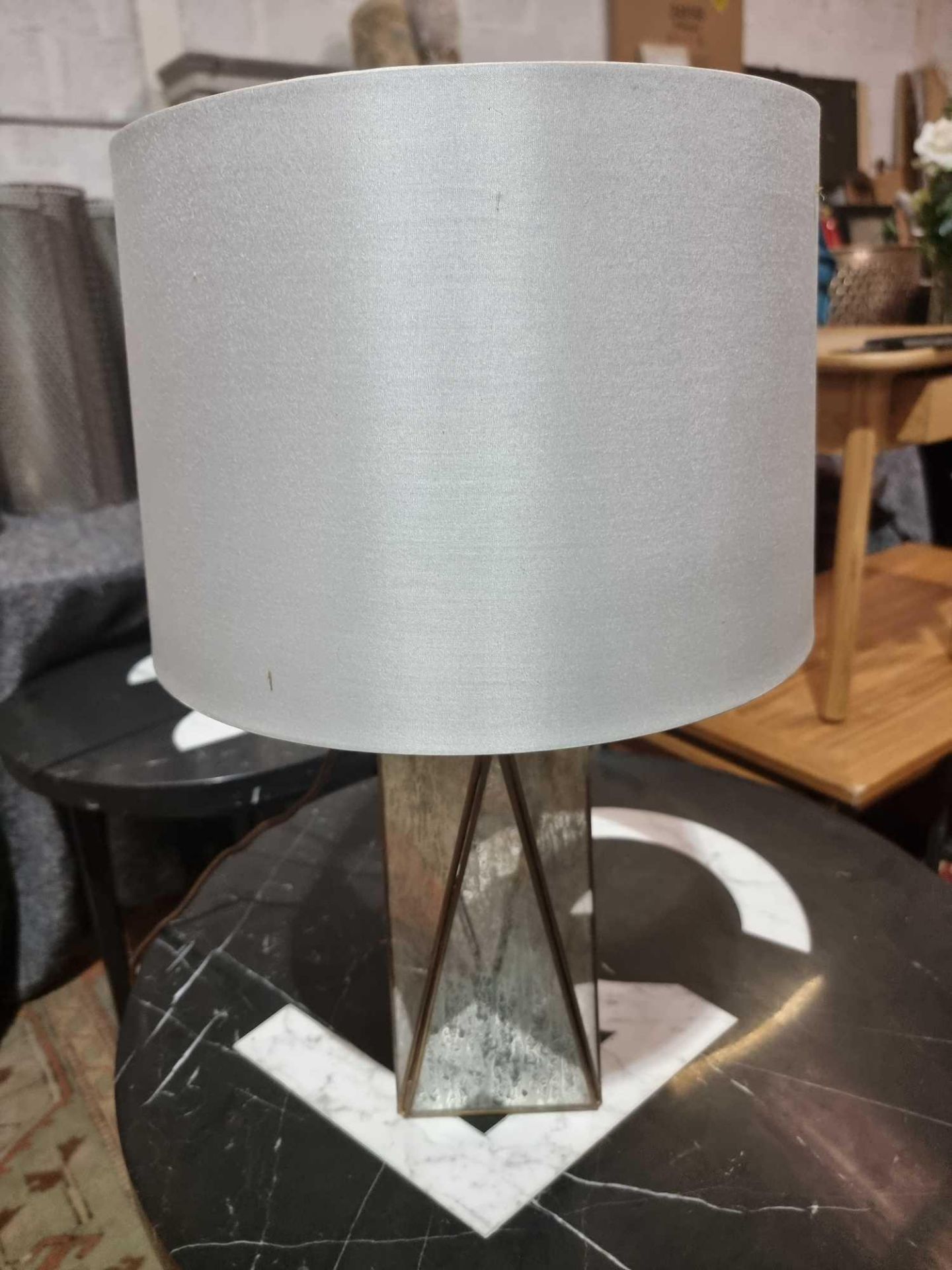 Lexi Mirrored Table Lamp Elongated Triangles Of Glasses Are Fitted Together In A Geometric - Bild 5 aus 5