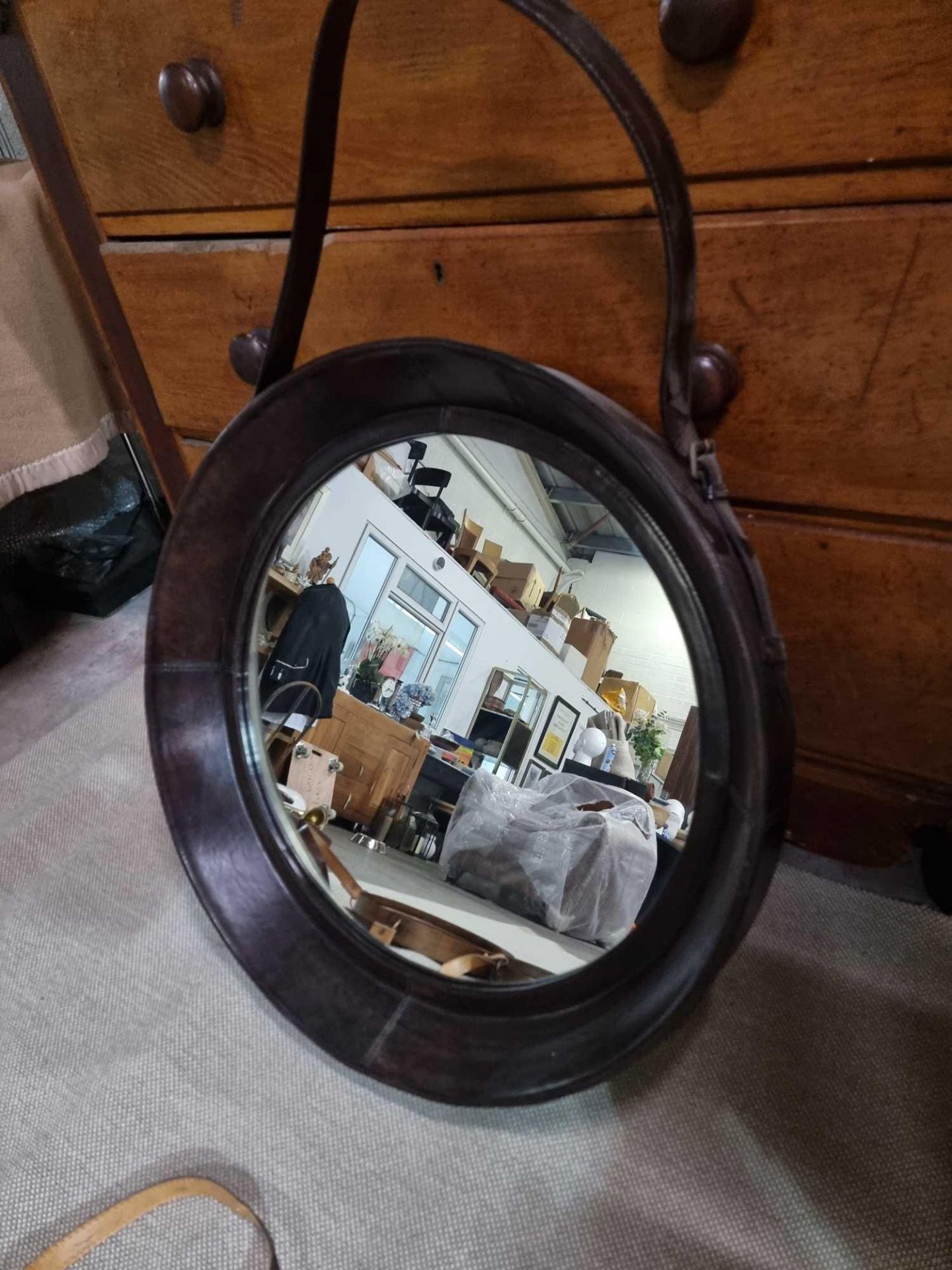 A Set Of 4 x Mirrors Round Mirror With A Leather Frame And Strap And A Padded Back 71cm And 3 x - Bild 3 aus 5