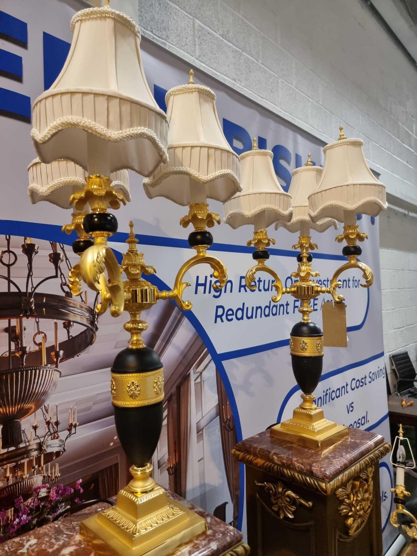 A Very Elegant Pair Of French Louis XVI Style Cobalt Blue And Ormolu Electrified Candelabra Lamps - Bild 4 aus 7