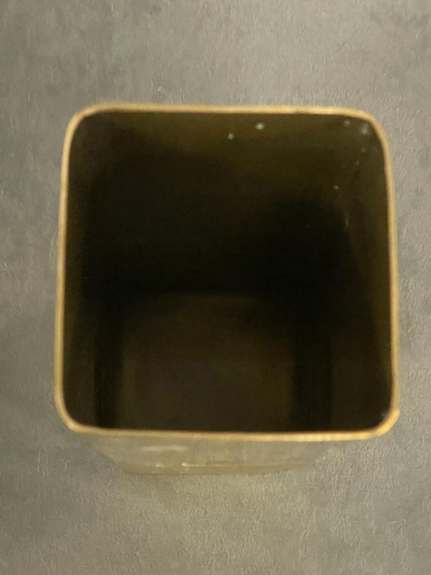 Large Square Shaped Gold Metal Vase 20cm ( CP1302) - Bild 2 aus 3