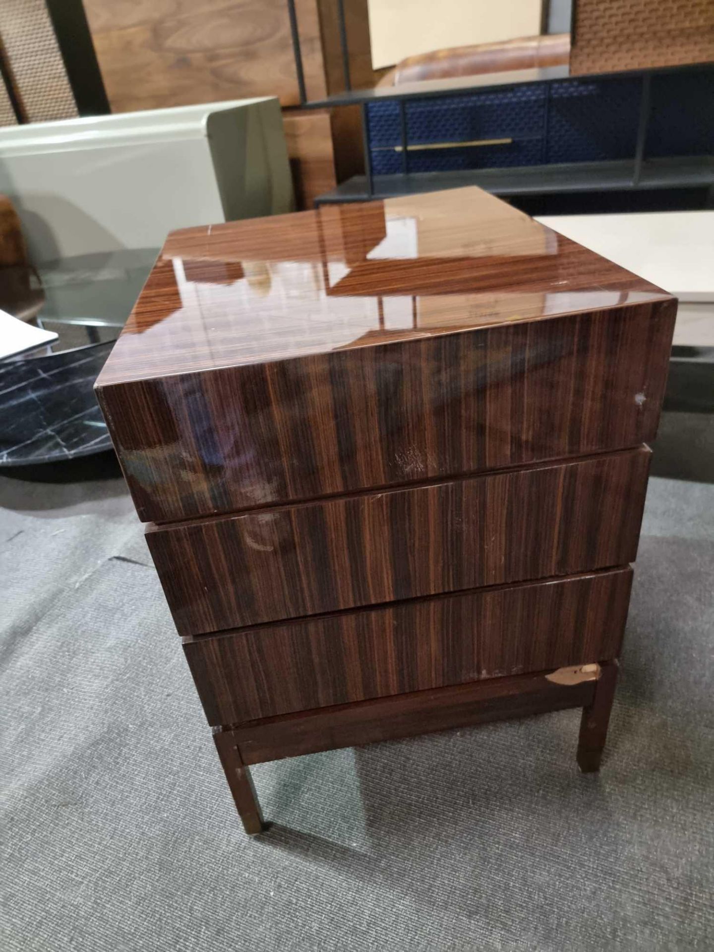 Macassar Ebony Three Drawer Bedside Cabinet With Shagreen Drawer Facias A Well Constructed Cabinet - Bild 5 aus 7