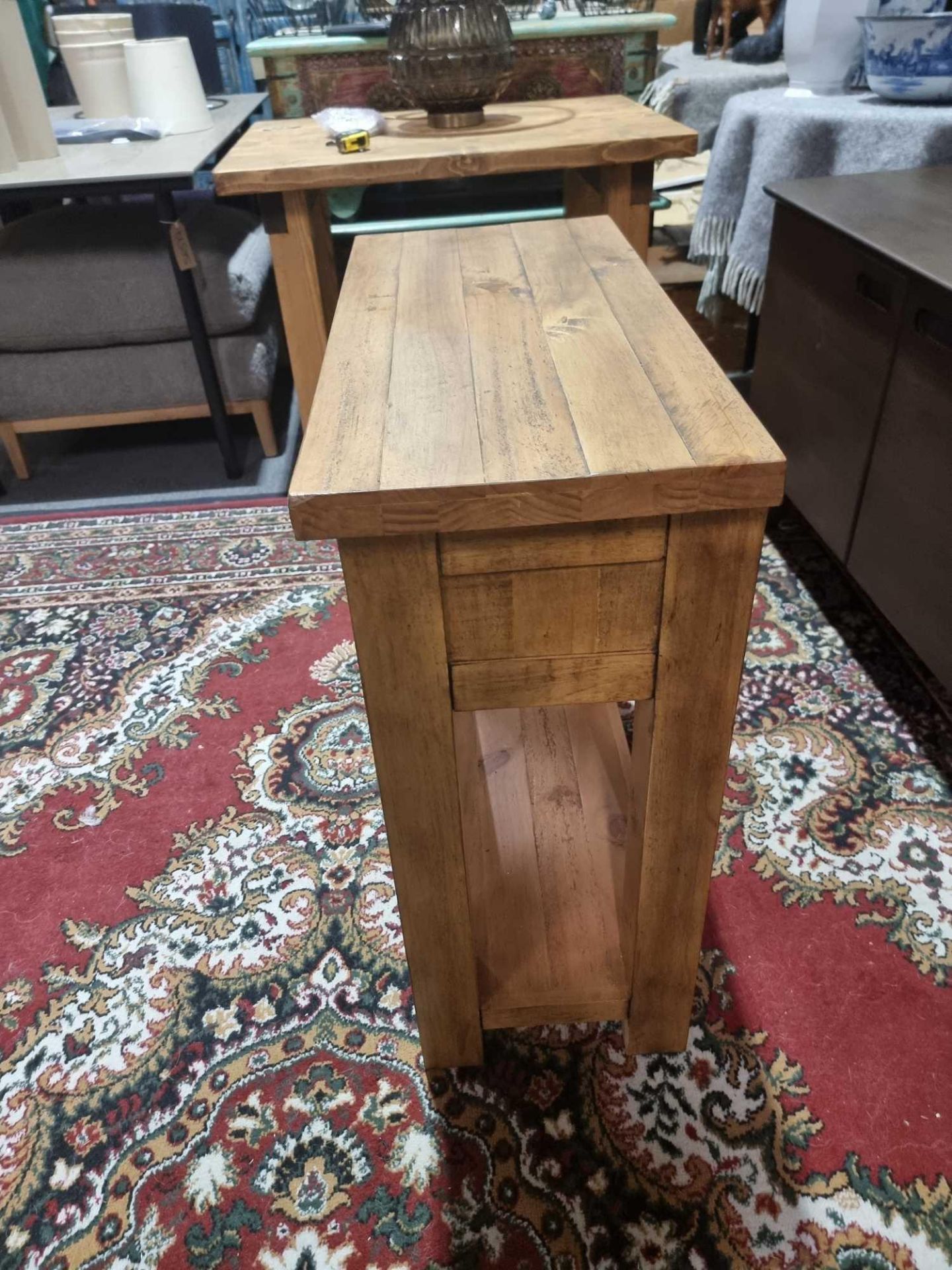 Oak Hall Table Featuring Classic Styling And A Convenient Drawer And Shelf For Storing Books Or - Bild 3 aus 6