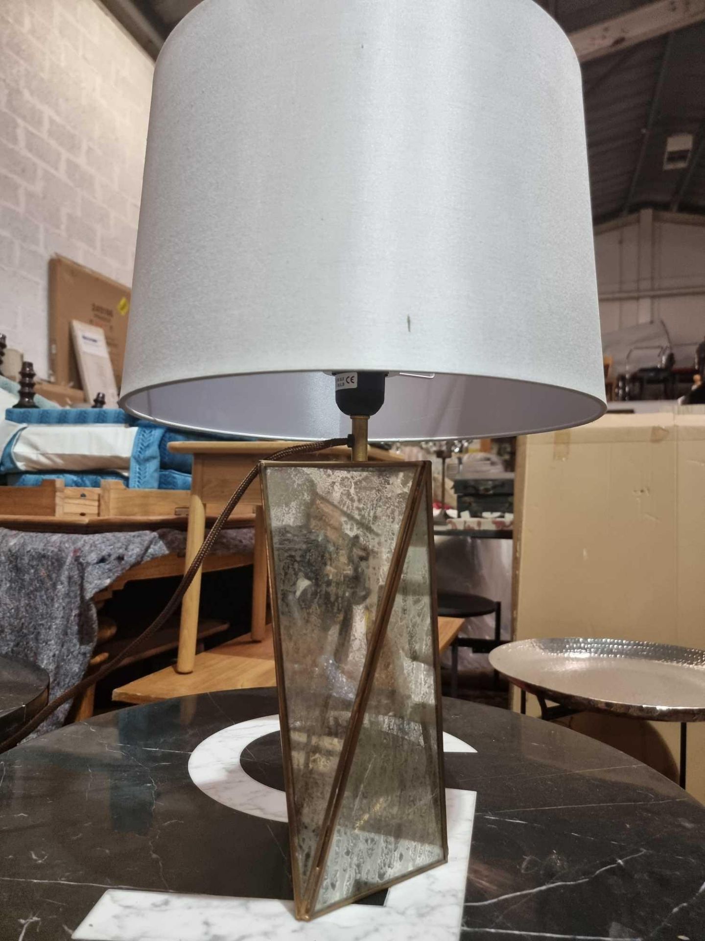 Lexi Mirrored Table Lamp Elongated Triangles Of Glasses Are Fitted Together In A Geometric - Bild 3 aus 5