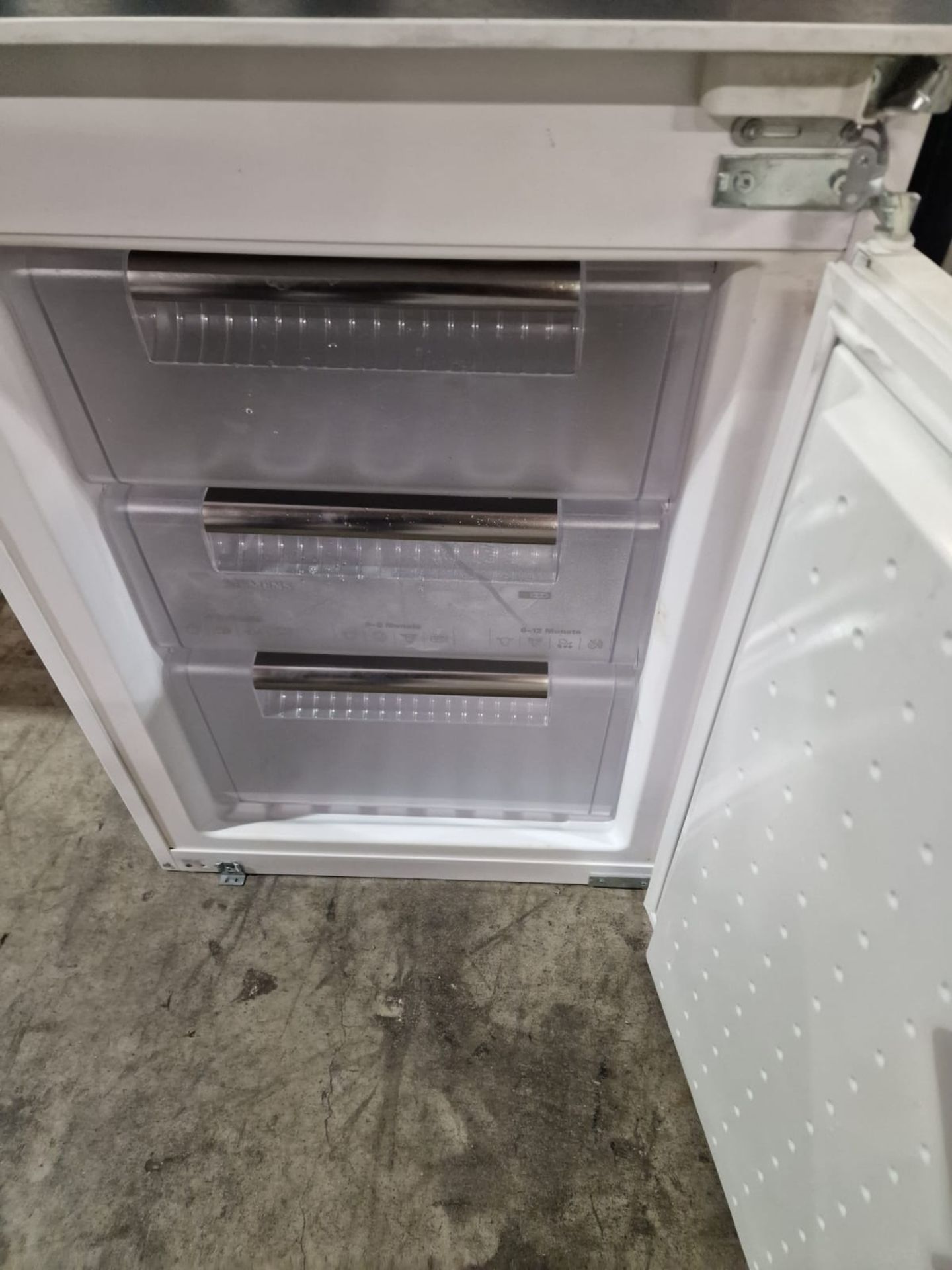 Siemens KI34VA20 integrated Fridge Freezer fridge capacity 201 litres freezer capacity 67 litre - Image 3 of 4
