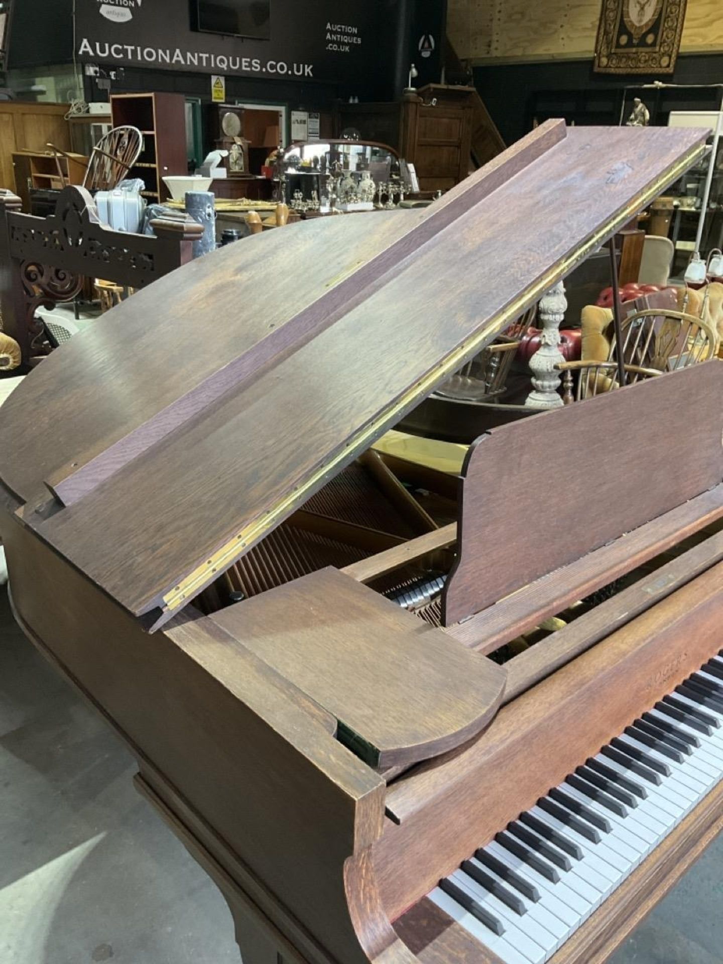 Rogers London Baby Grand Piano The Case Finished In Matt Oak A Good Quality English Piano, Made - Bild 3 aus 6