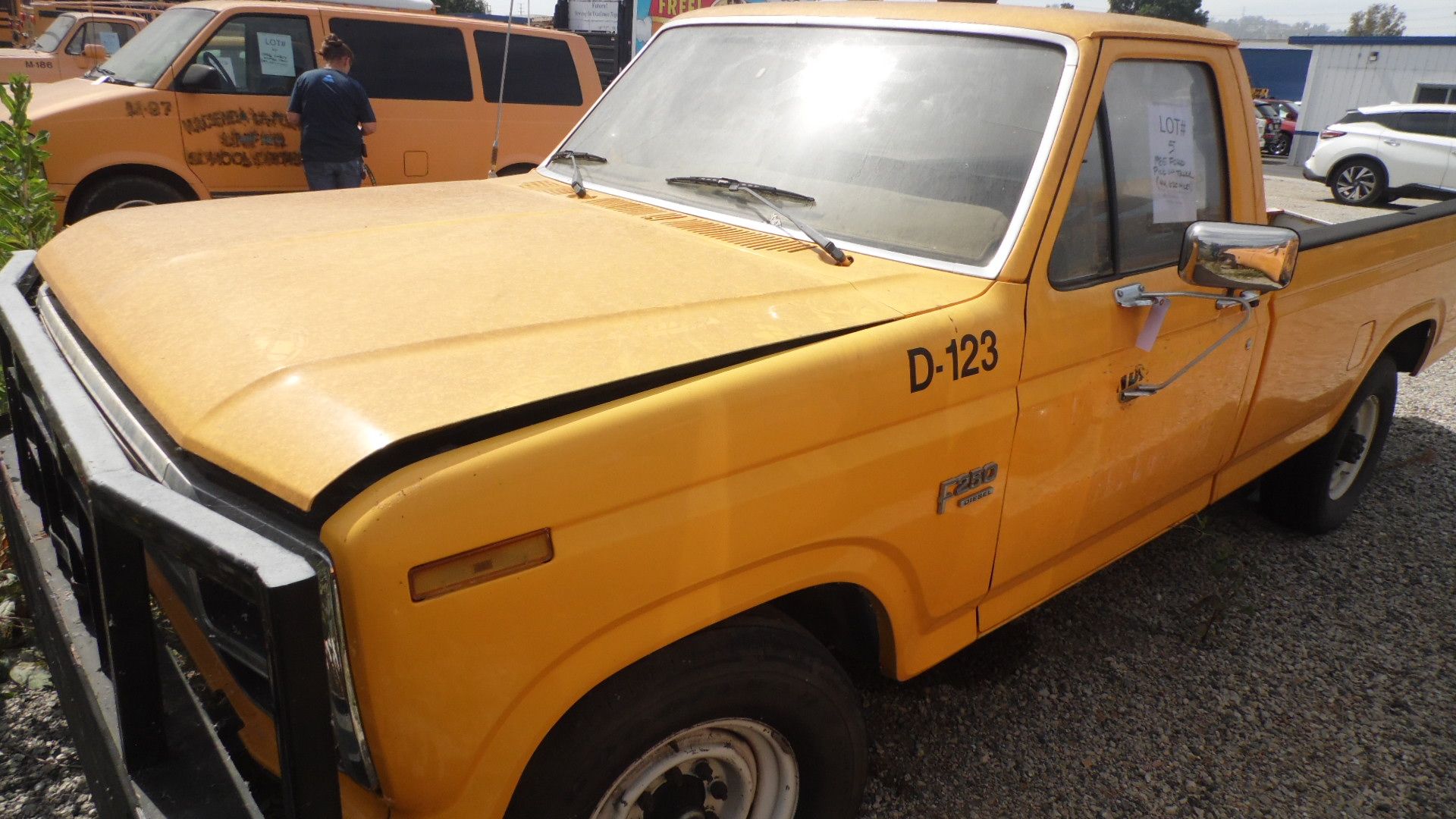 1985 FORD PICK-UP TRUCK (MILEAGE 44,620) (GALE LOCATION) **STARTS UP WITH KEY**