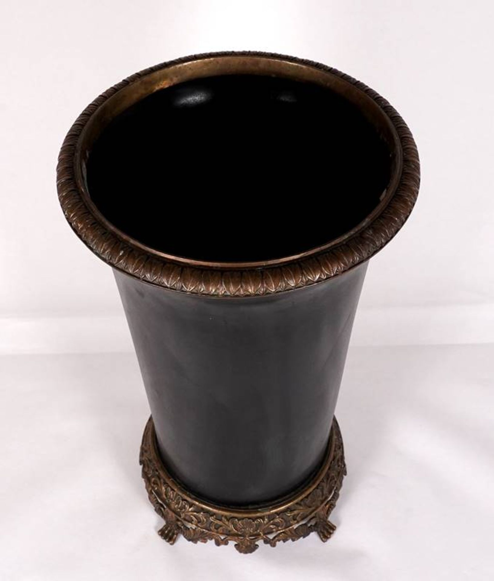 Bottom vase - Image 2 of 4