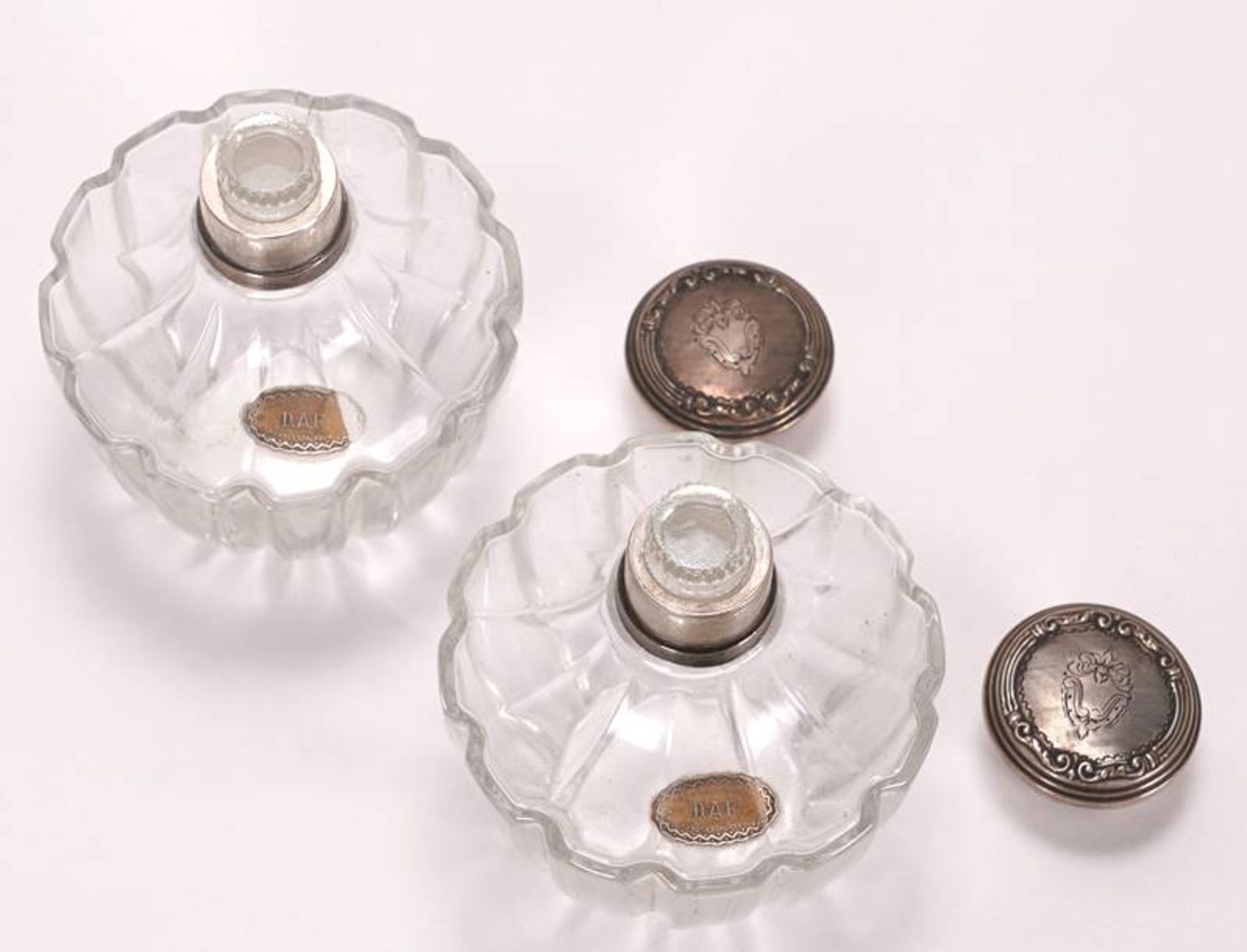 Pair of flasks - Image 4 of 5
