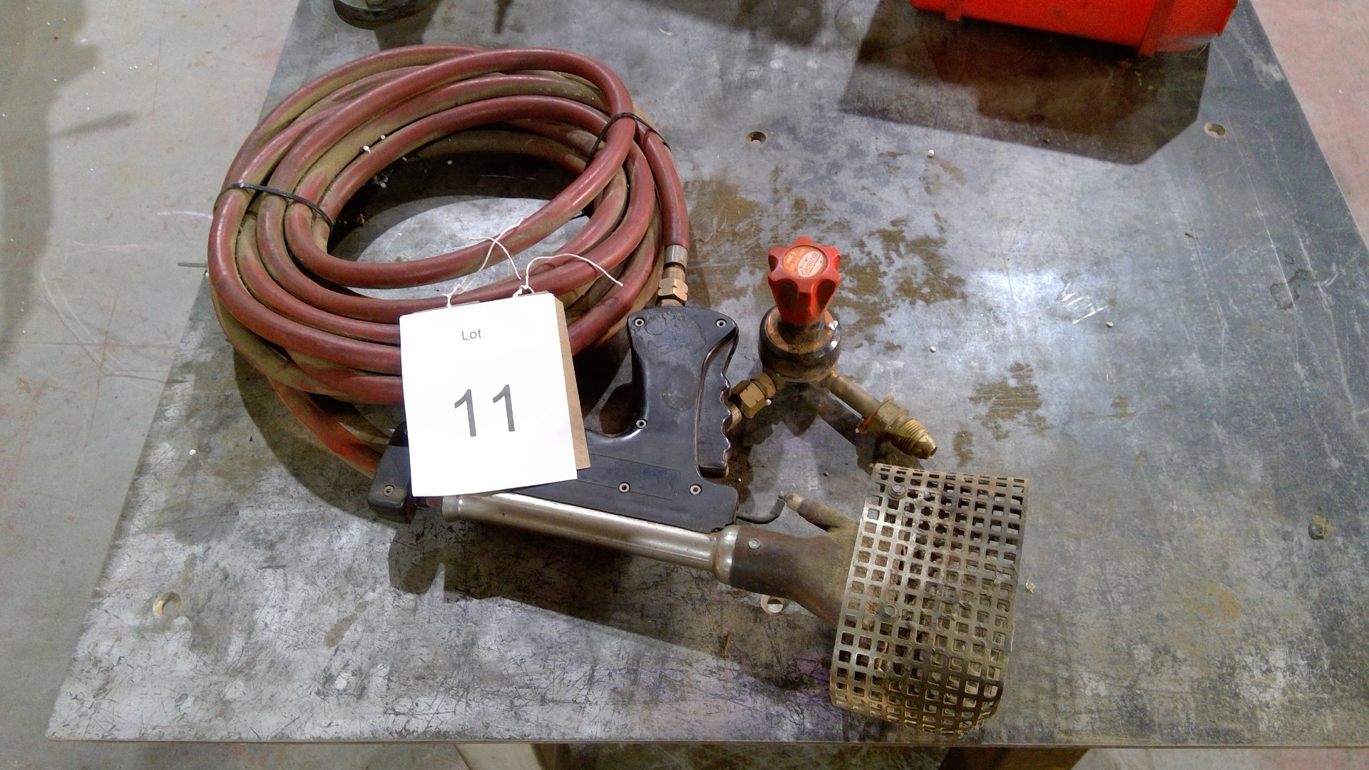 Propane heat shrink/flame gun with piezo ignition includes hose and regulator