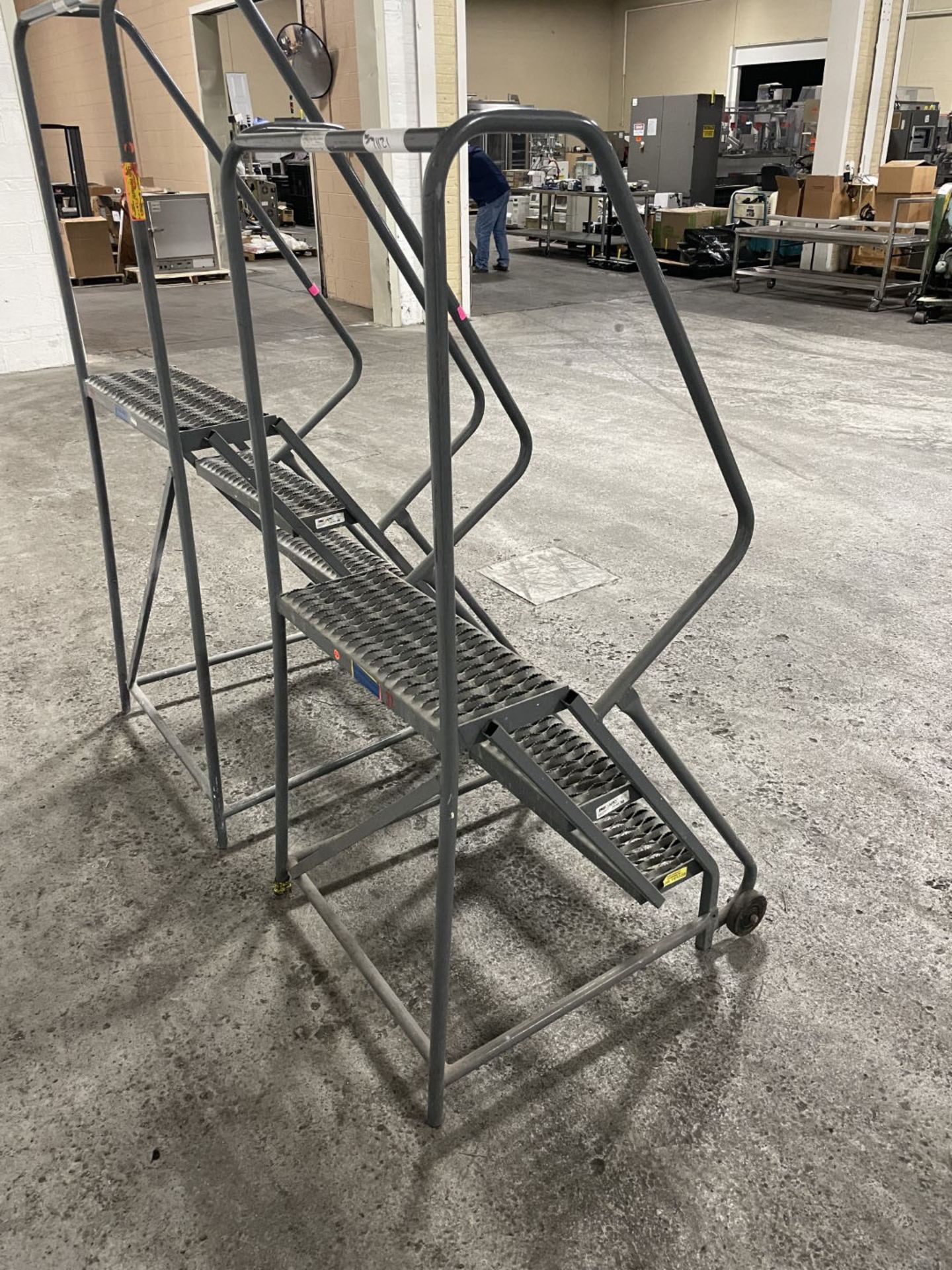 Lot of Warehouse Equipment - 2 rolling stairs - Image 2 of 5